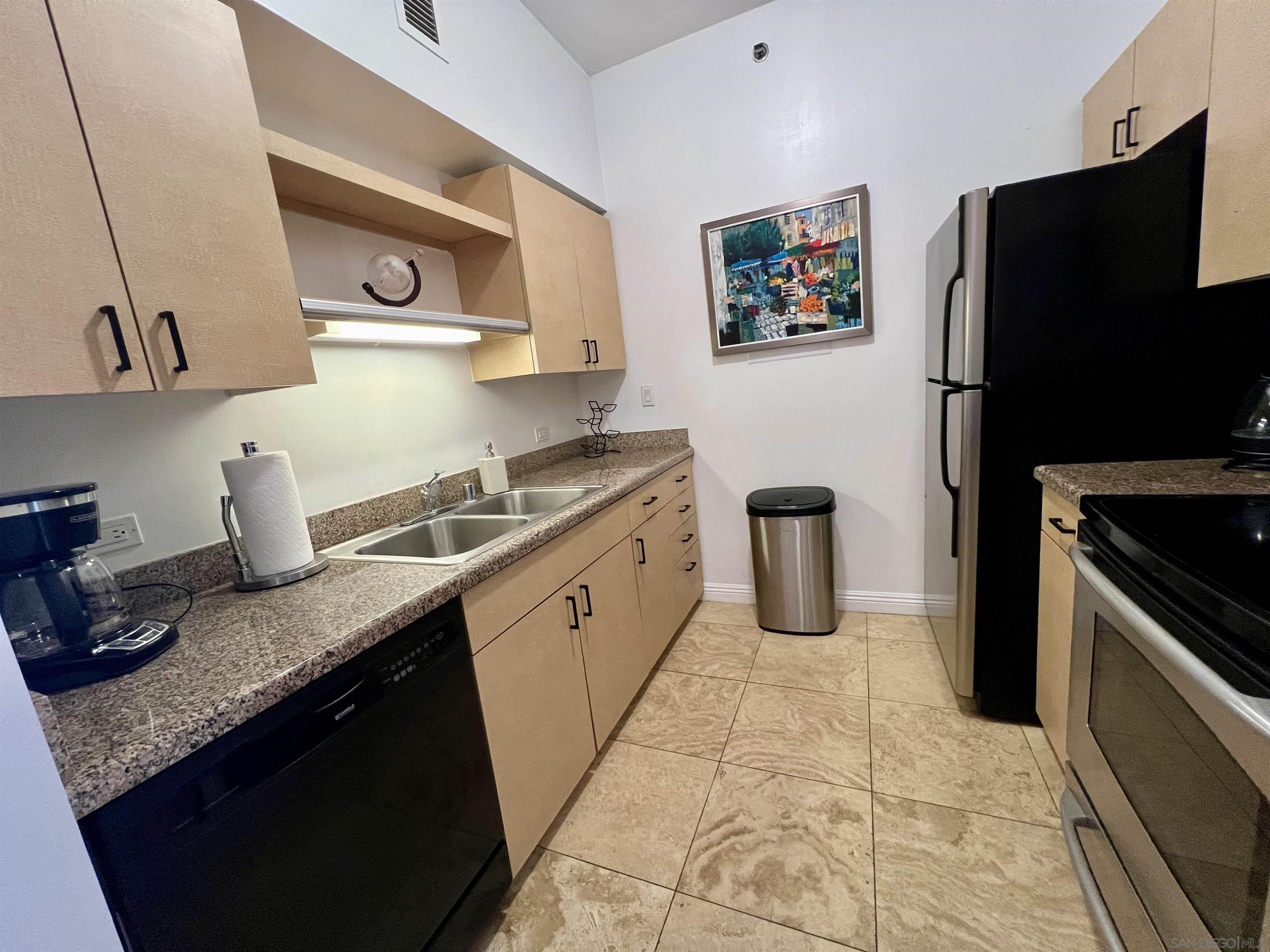 425 W Beech St 1606