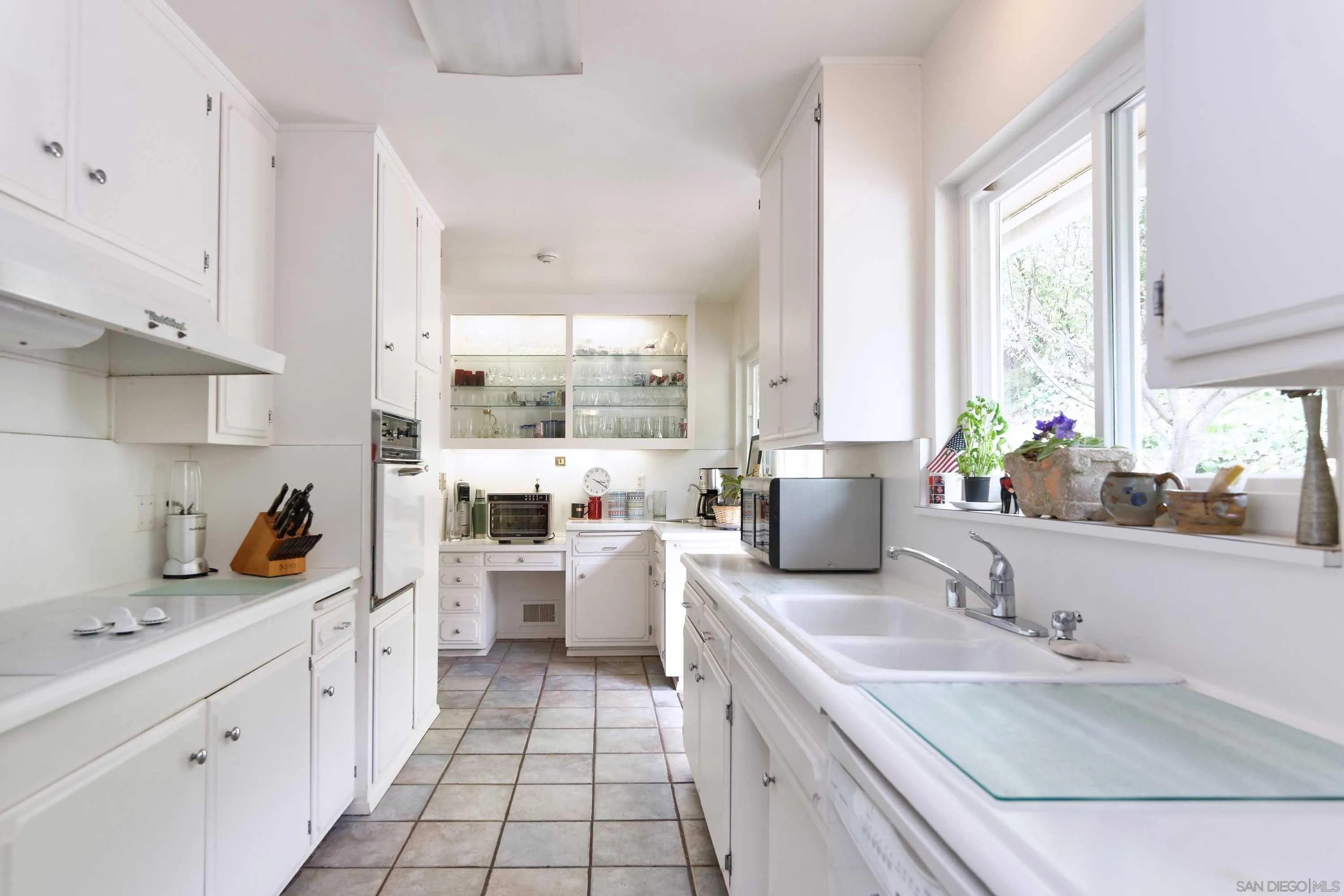 La Jolla, California 92037, United States, 3 Bedrooms Bedrooms, ,2 BathroomsBathrooms,Residential,Pending,28769