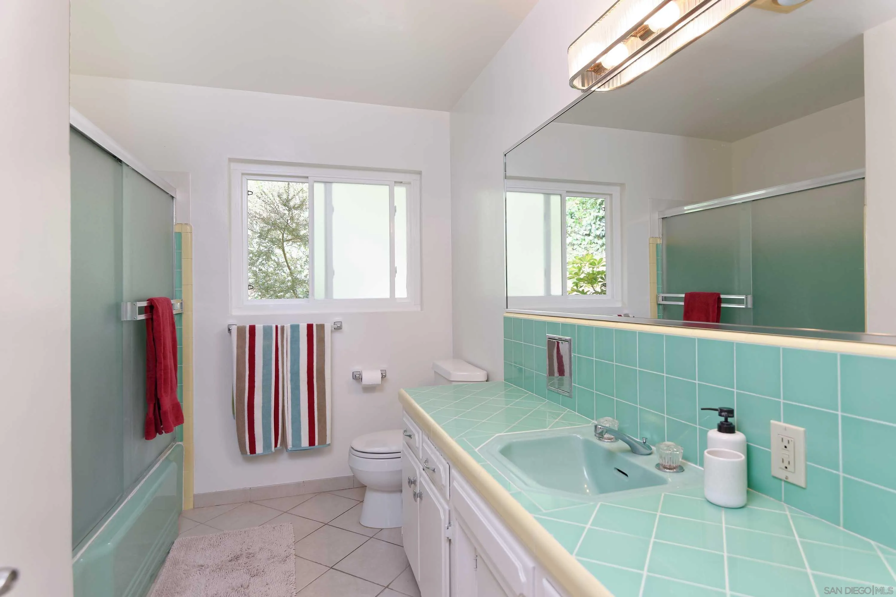 La Jolla, California 92037, United States, 3 Bedrooms Bedrooms, ,2 BathroomsBathrooms,Residential,Pending,28769