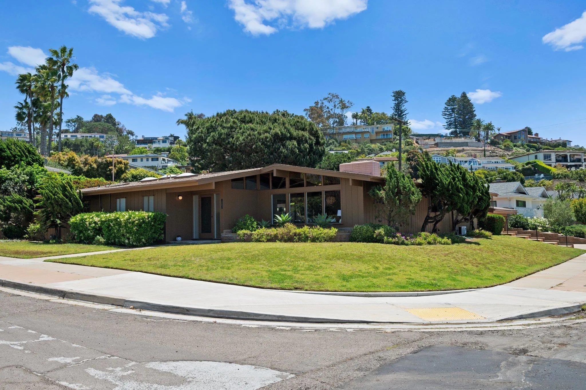 La Jolla, California 92037, United States, 3 Bedrooms Bedrooms, ,2 BathroomsBathrooms,Residential,Active,131777