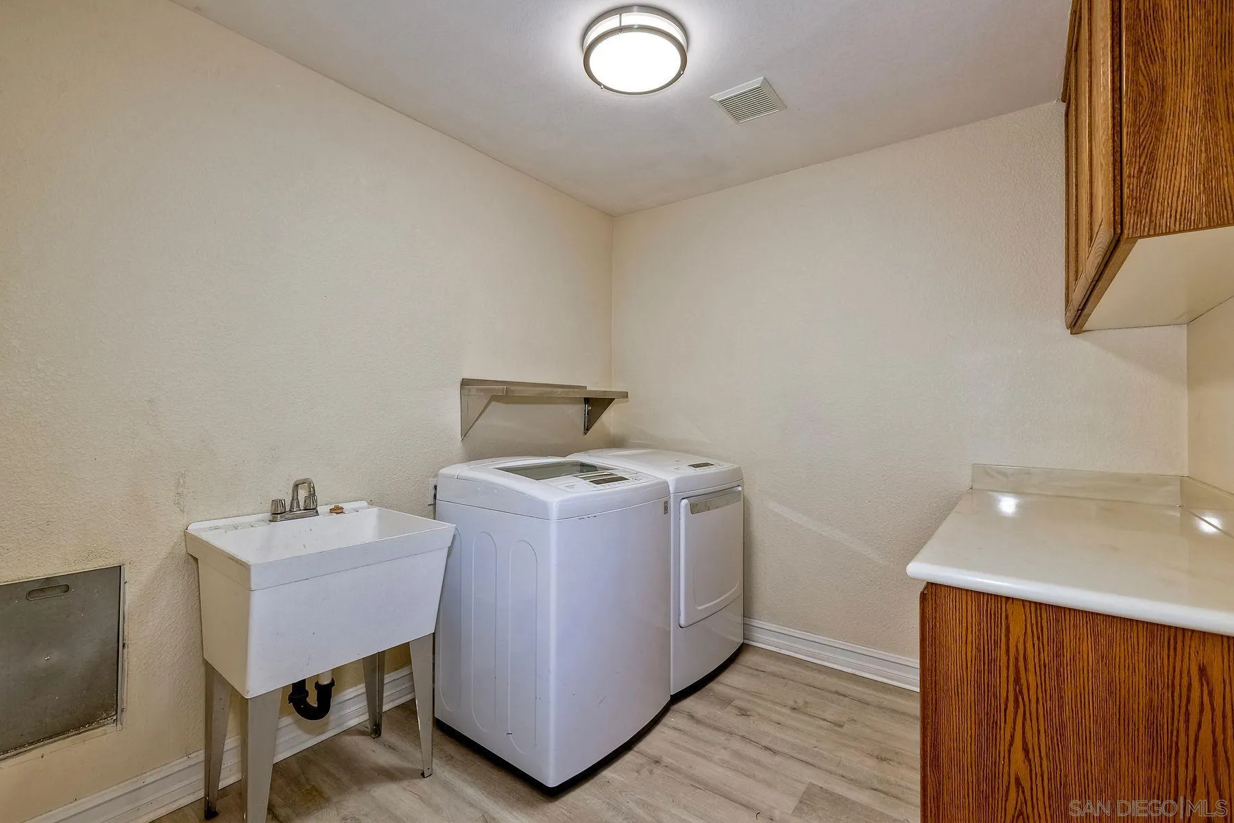 Ramona, California 92065, United States, 3 Bedrooms Bedrooms, ,2 BathroomsBathrooms,Residential,Active,98925