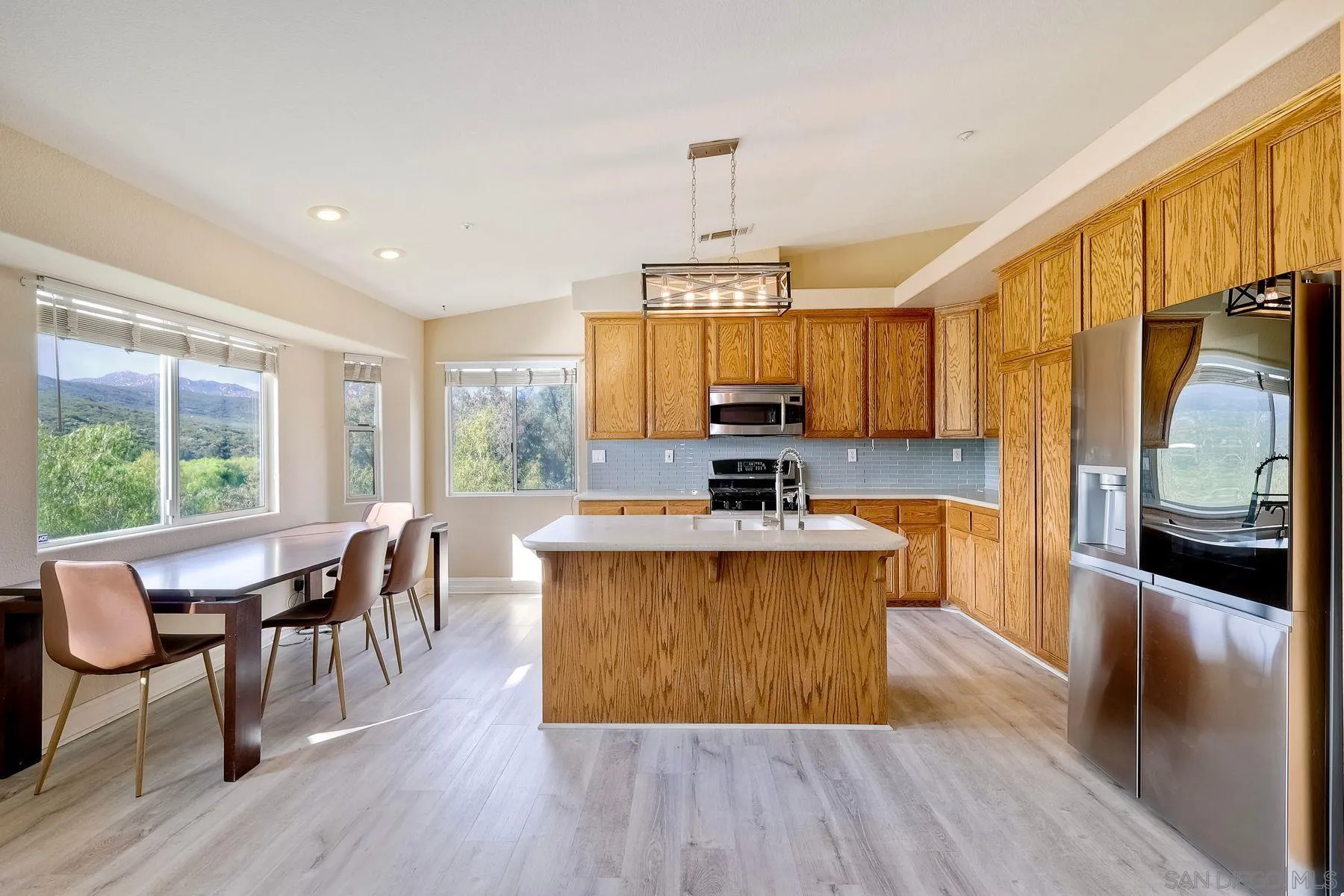 Ramona, California 92065, United States, 3 Bedrooms Bedrooms, ,2 BathroomsBathrooms,Residential,Active,98925