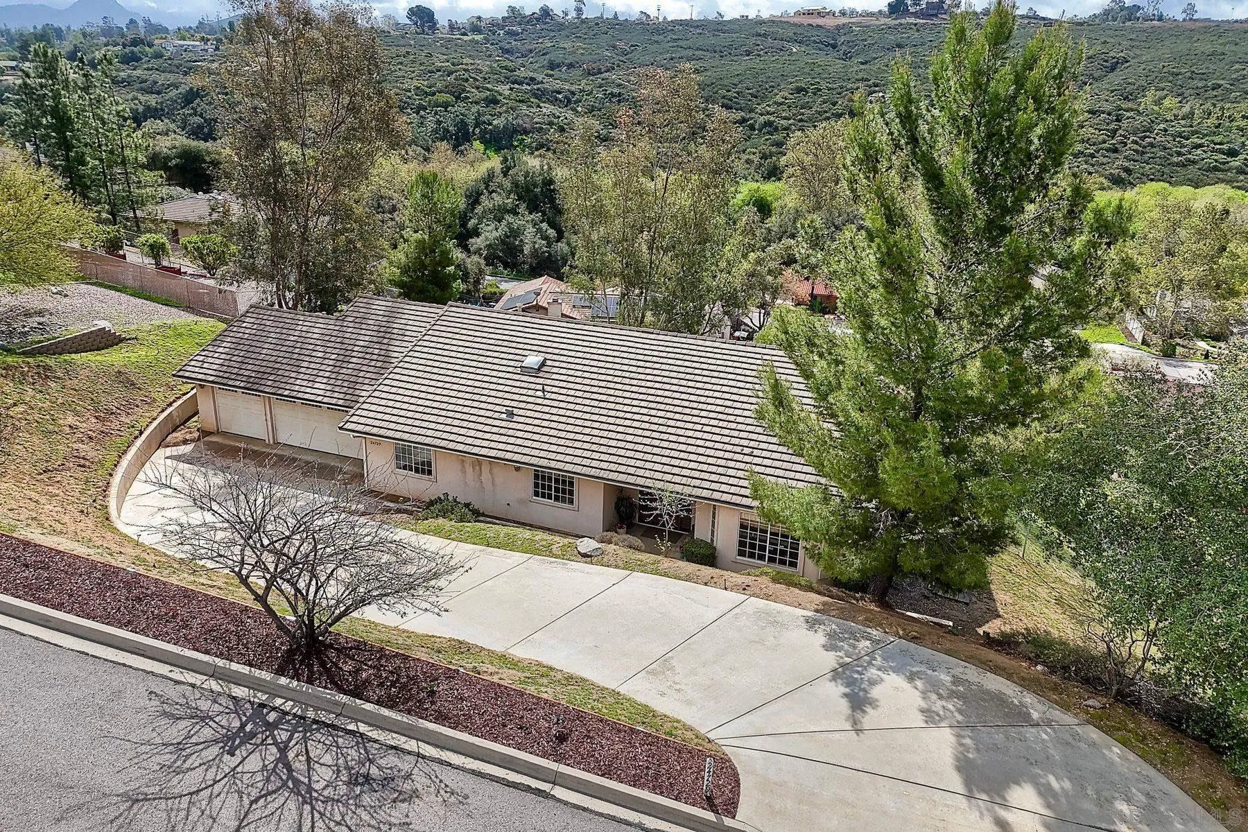 Ramona, California 92065, United States, 3 Bedrooms Bedrooms, ,2 BathroomsBathrooms,Residential,Active,98925