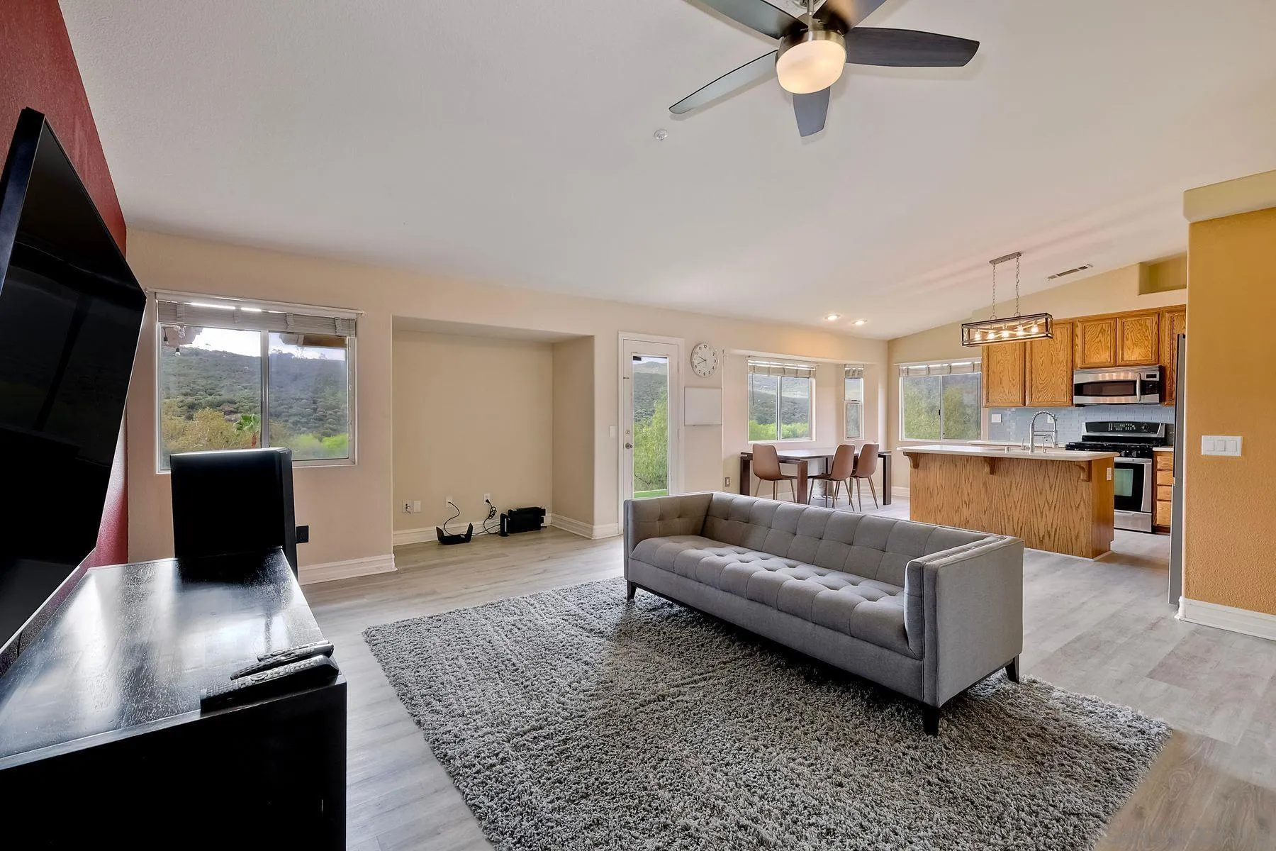 Ramona, California 92065, United States, 3 Bedrooms Bedrooms, ,2 BathroomsBathrooms,Residential,Active,98925