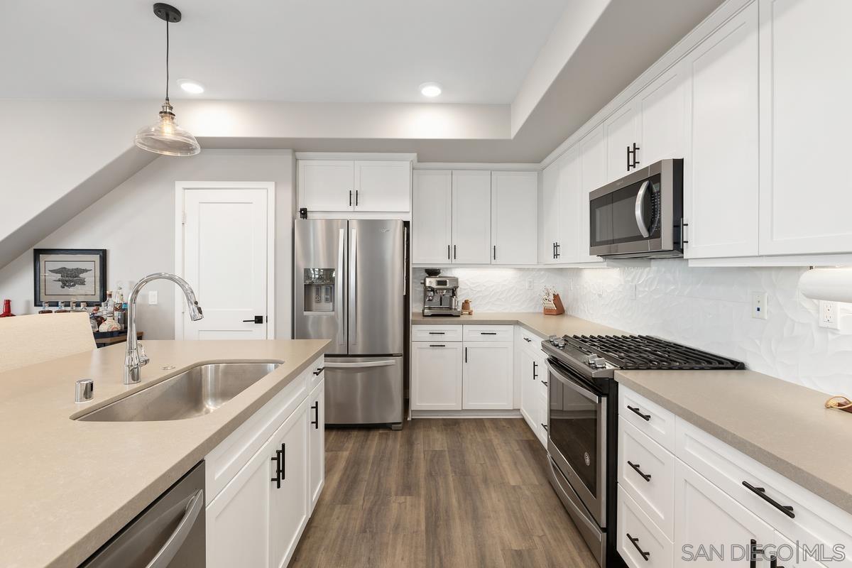 2877 Via Alta Pl