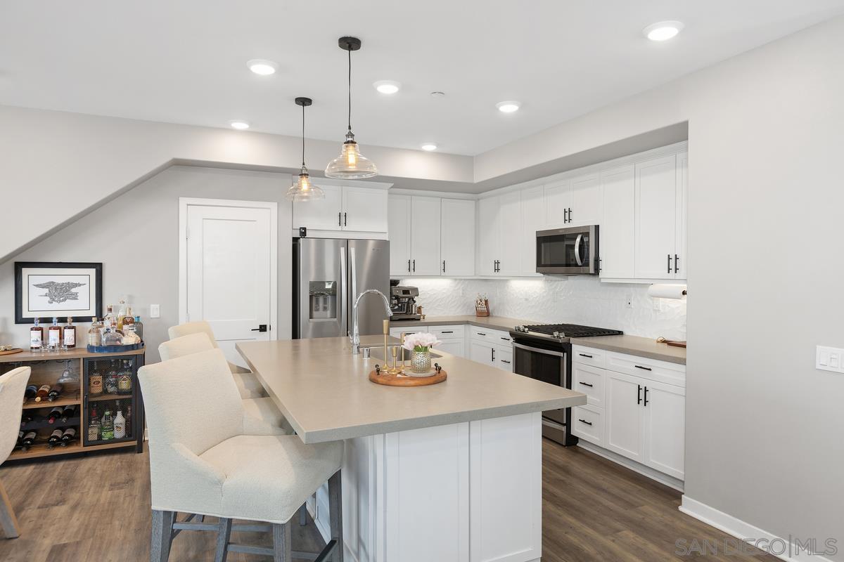 2877 Via Alta Pl
