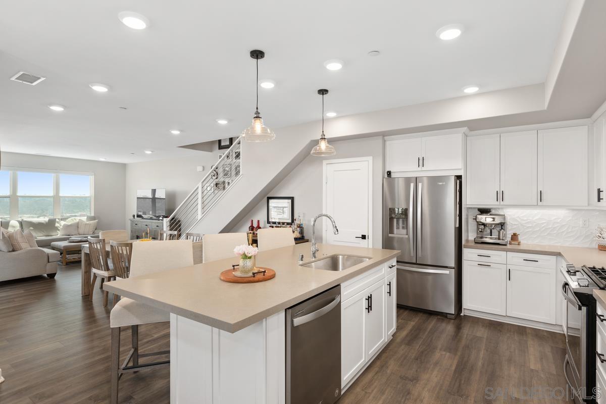 2877 Via Alta Pl