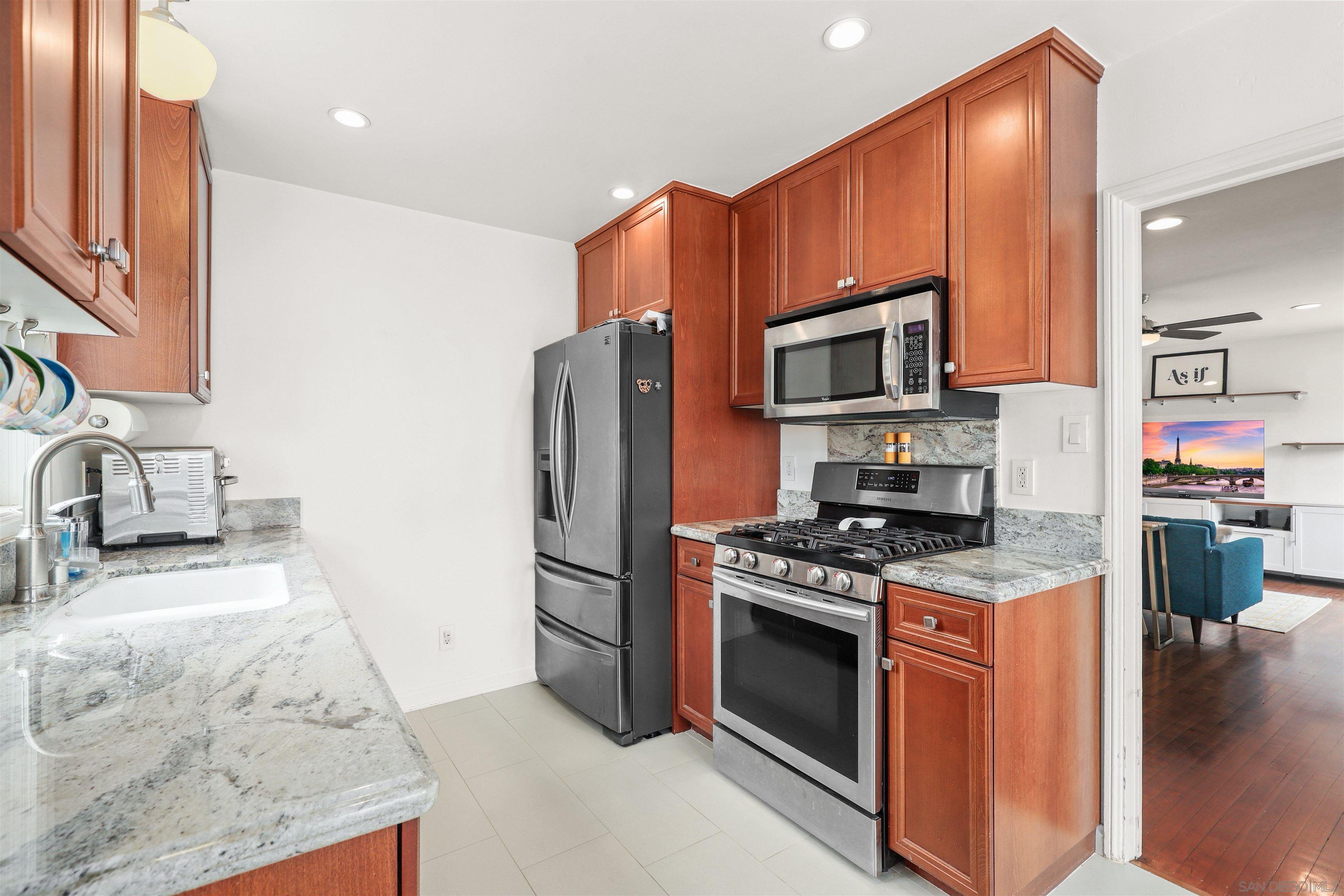231 E 5Th Ave