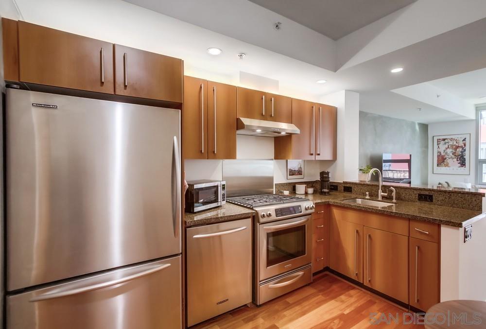 321 10th Ave 903