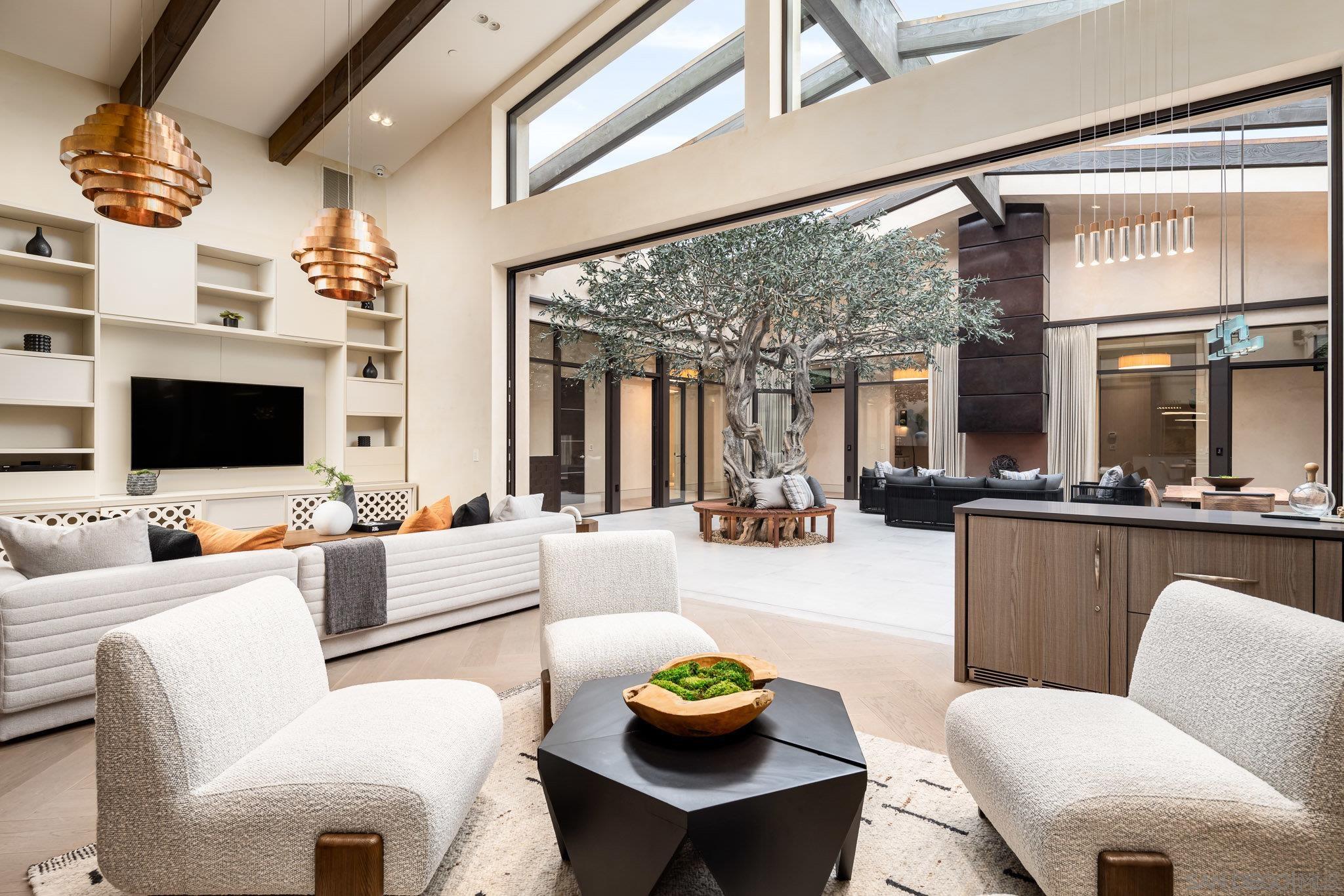 6005 La Jolla Scenic Dr S