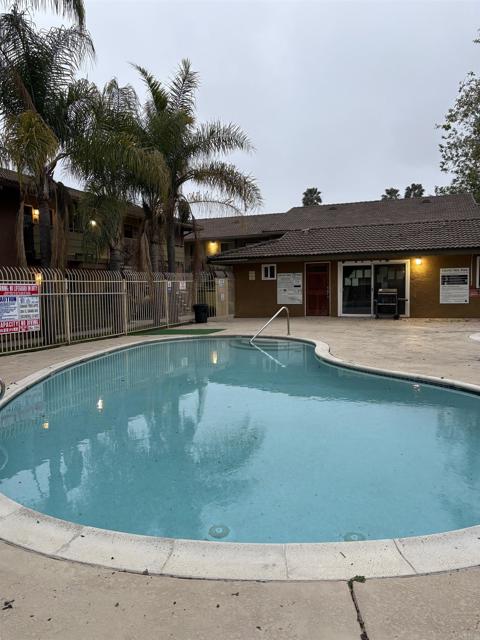 2041 E Grand Avenue