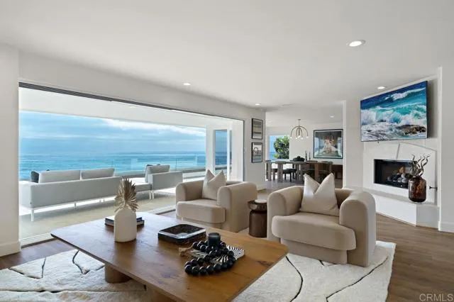 La Jolla, California 92037, United States, 4 Bedrooms Bedrooms, ,5 BathroomsBathrooms,Residential,Active,41438