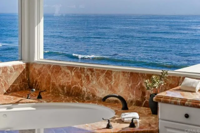 La Jolla, California 92037, United States, 4 Bedrooms Bedrooms, ,5 BathroomsBathrooms,Residential,Active,41438