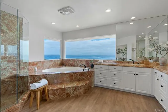 La Jolla, California 92037, United States, 4 Bedrooms Bedrooms, ,5 BathroomsBathrooms,Residential,Active,41438