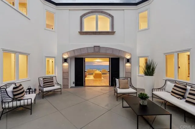 La Jolla, California 92037, United States, 4 Bedrooms Bedrooms, ,5 BathroomsBathrooms,Residential,Active,41438