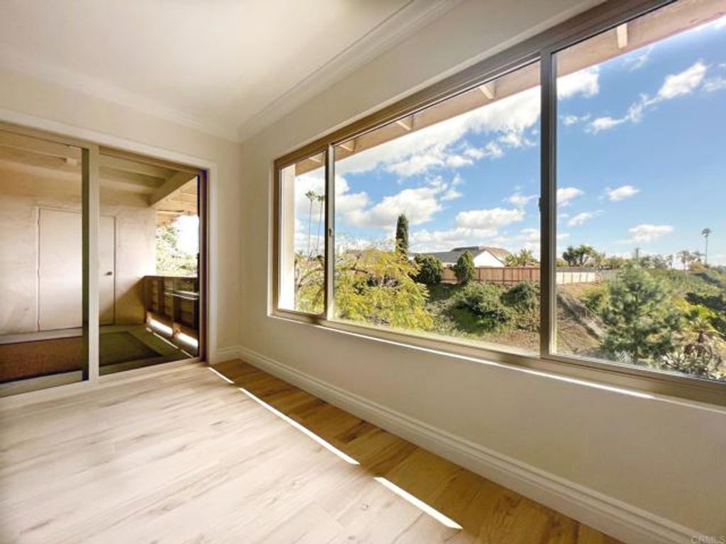 listing image 0