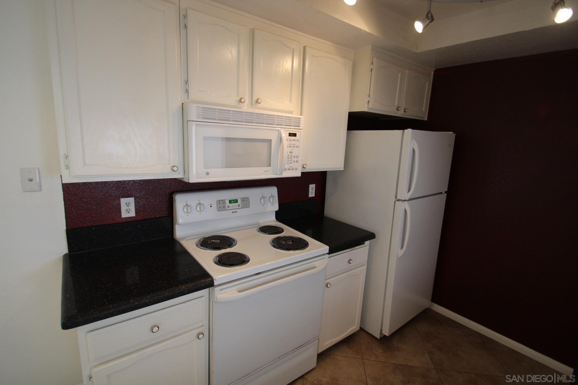 2560 C St 32