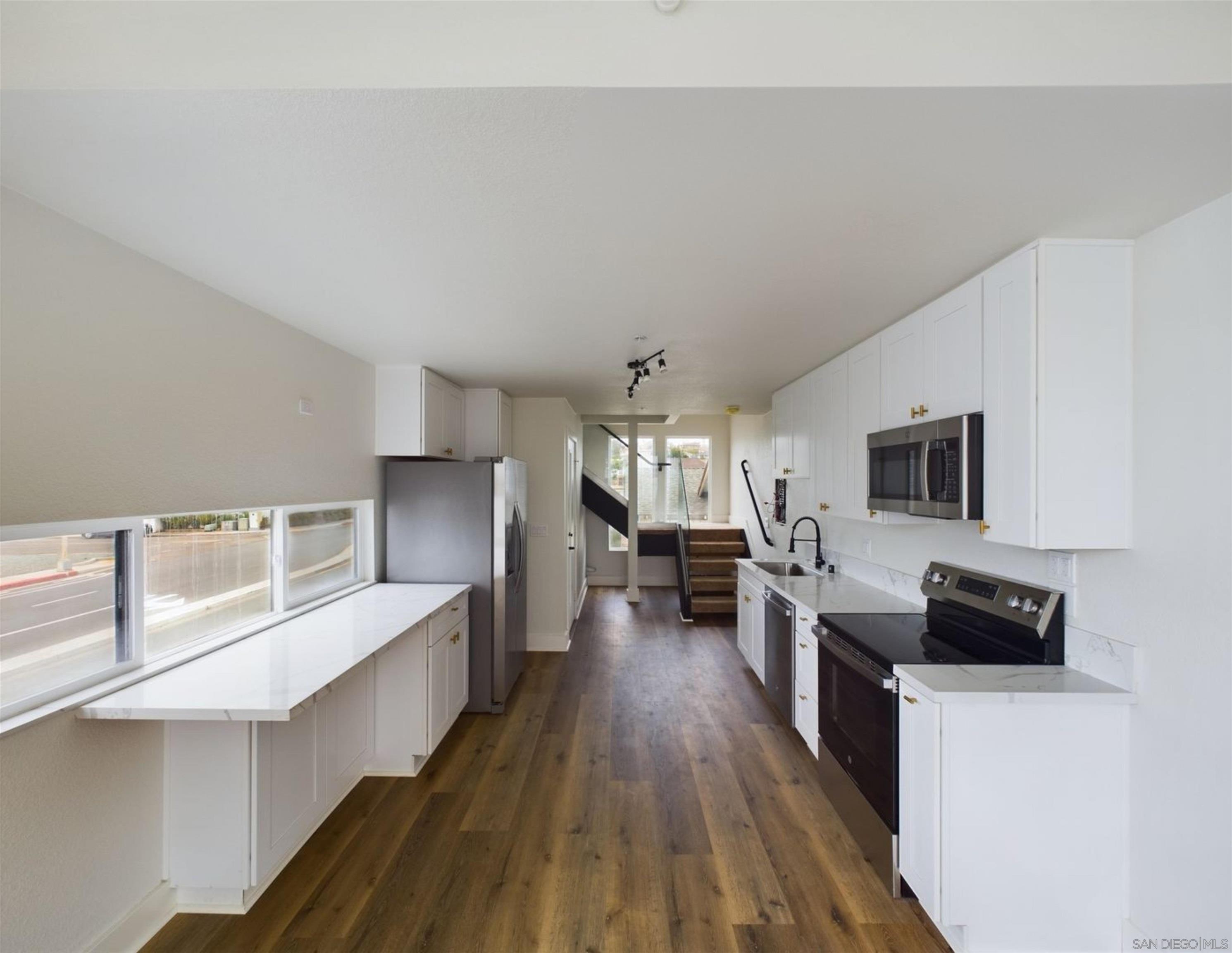 3046 Nimitz Boulevard