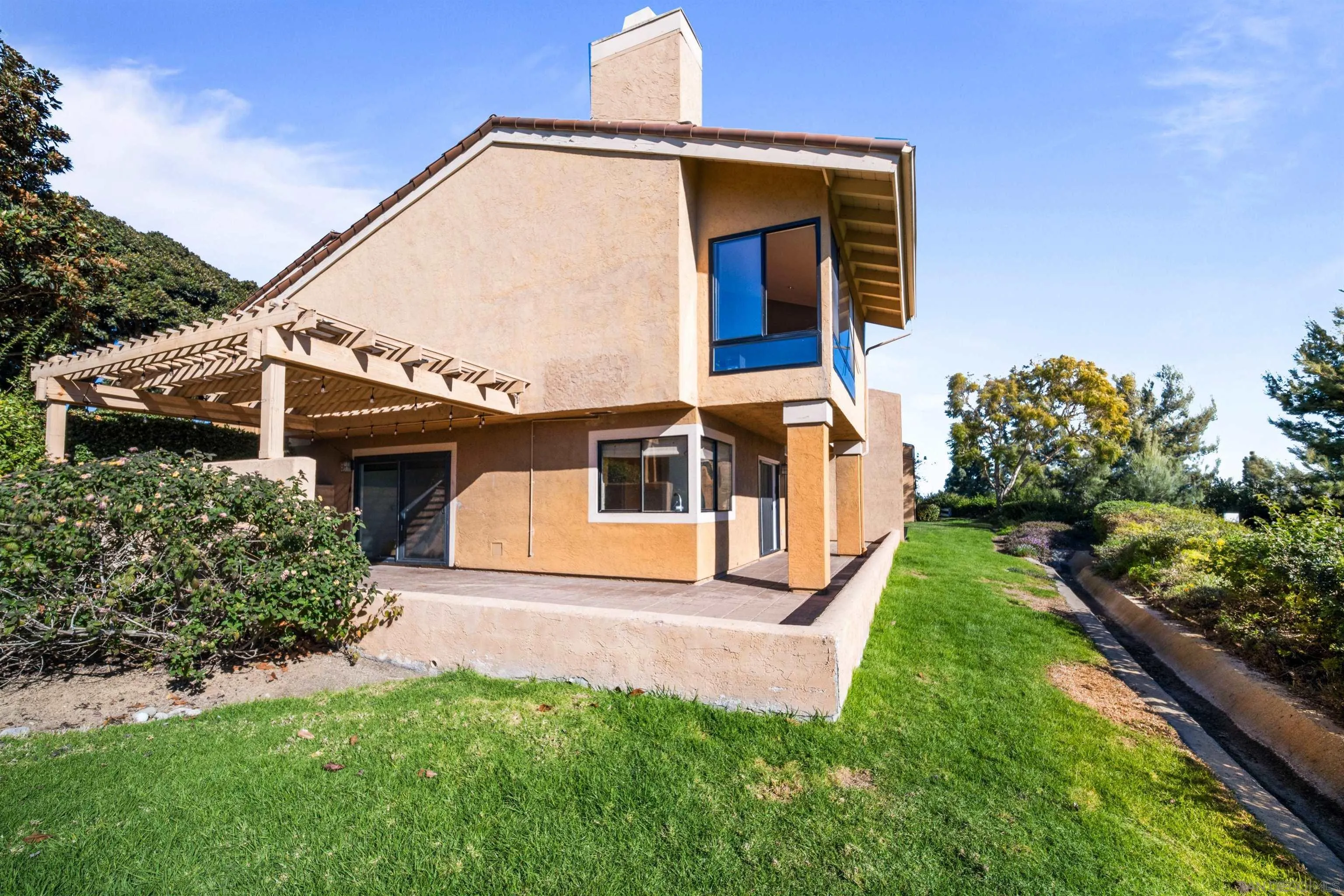 La Jolla, California 92037, United States, 4 Bedrooms Bedrooms, ,4 BathroomsBathrooms,Residential,Pending,16459