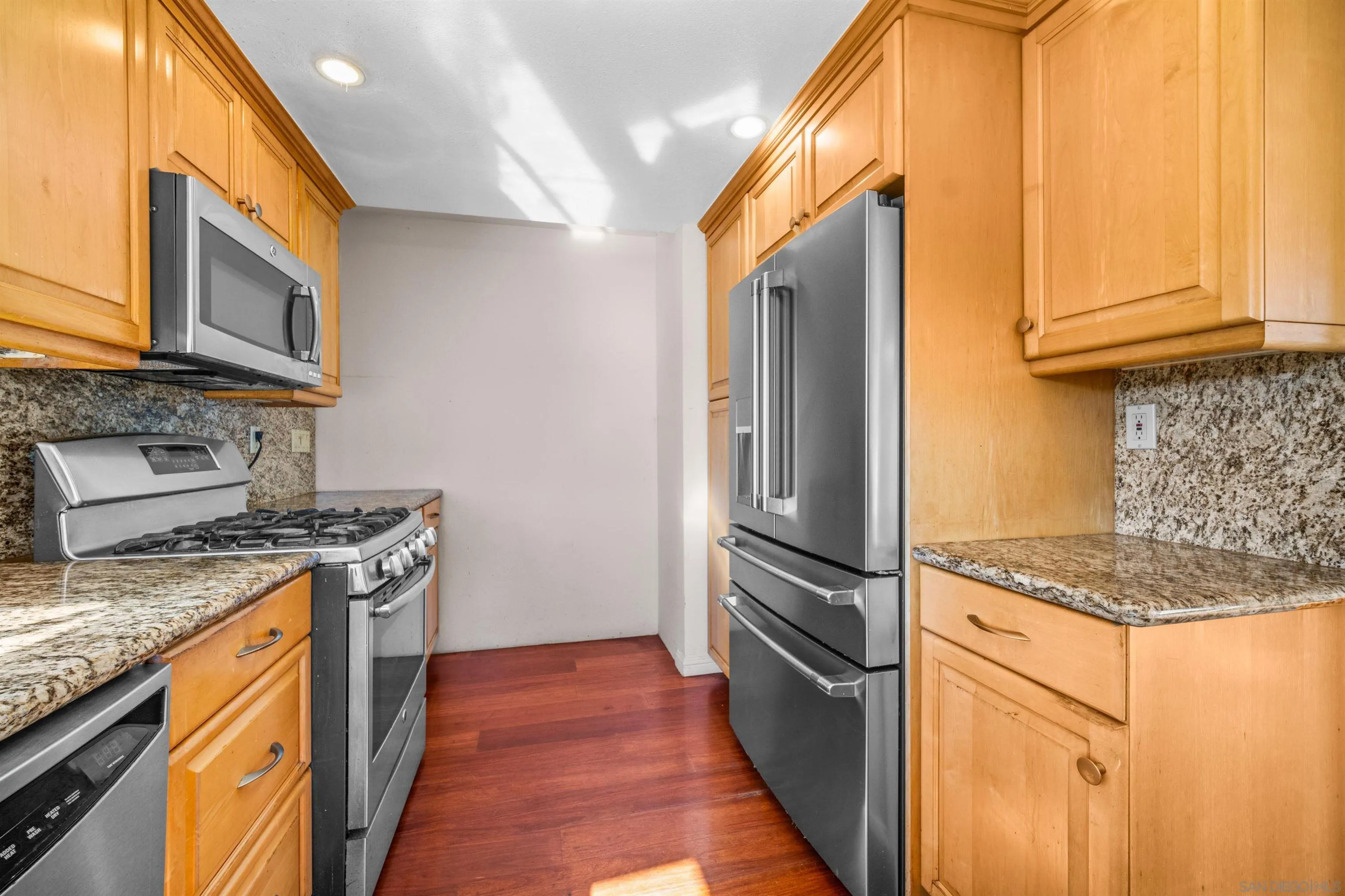 La Jolla, California 92037, United States, 4 Bedrooms Bedrooms, ,4 BathroomsBathrooms,Residential,Pending,16459