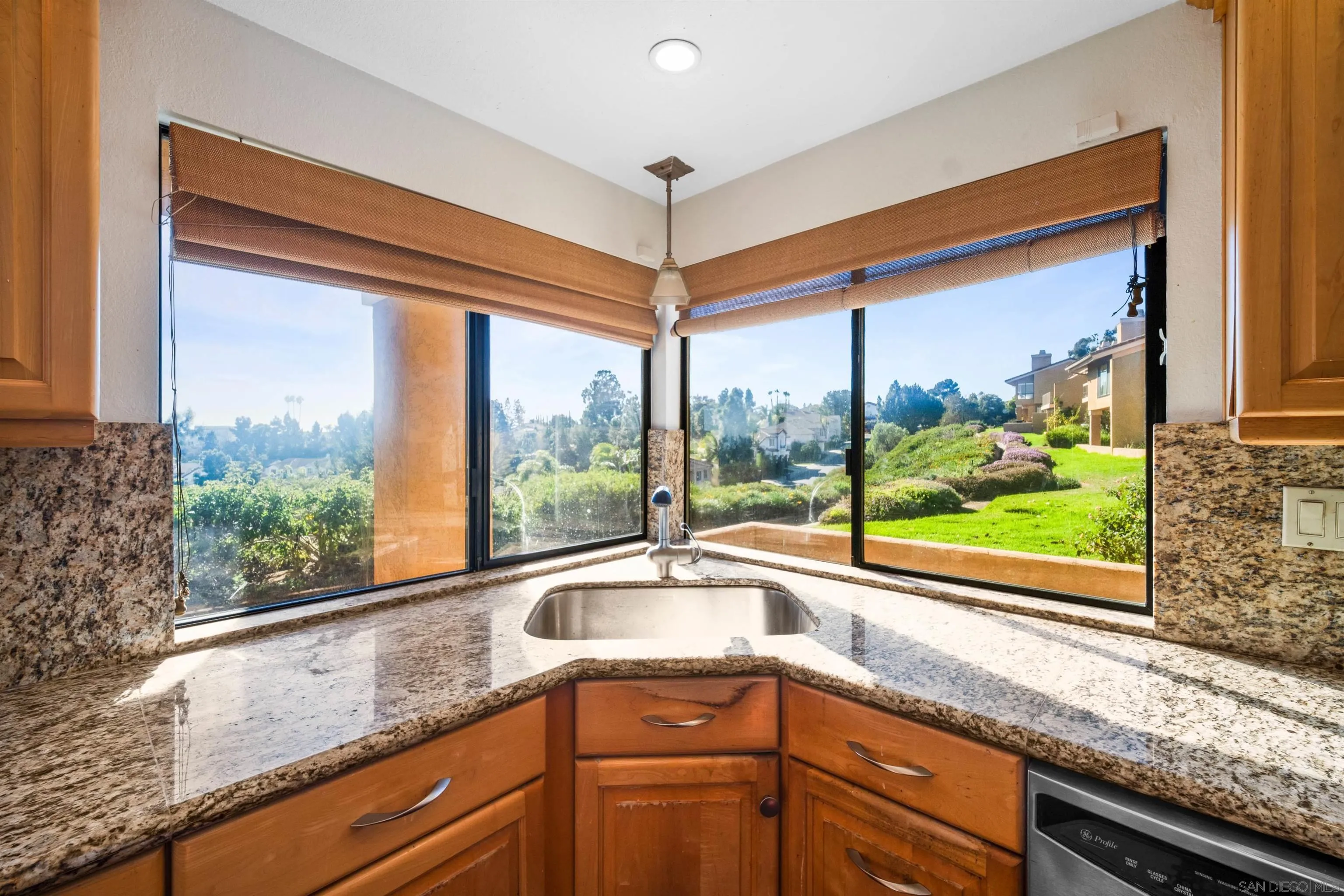 La Jolla, California 92037, United States, 4 Bedrooms Bedrooms, ,4 BathroomsBathrooms,Residential,Pending,16459