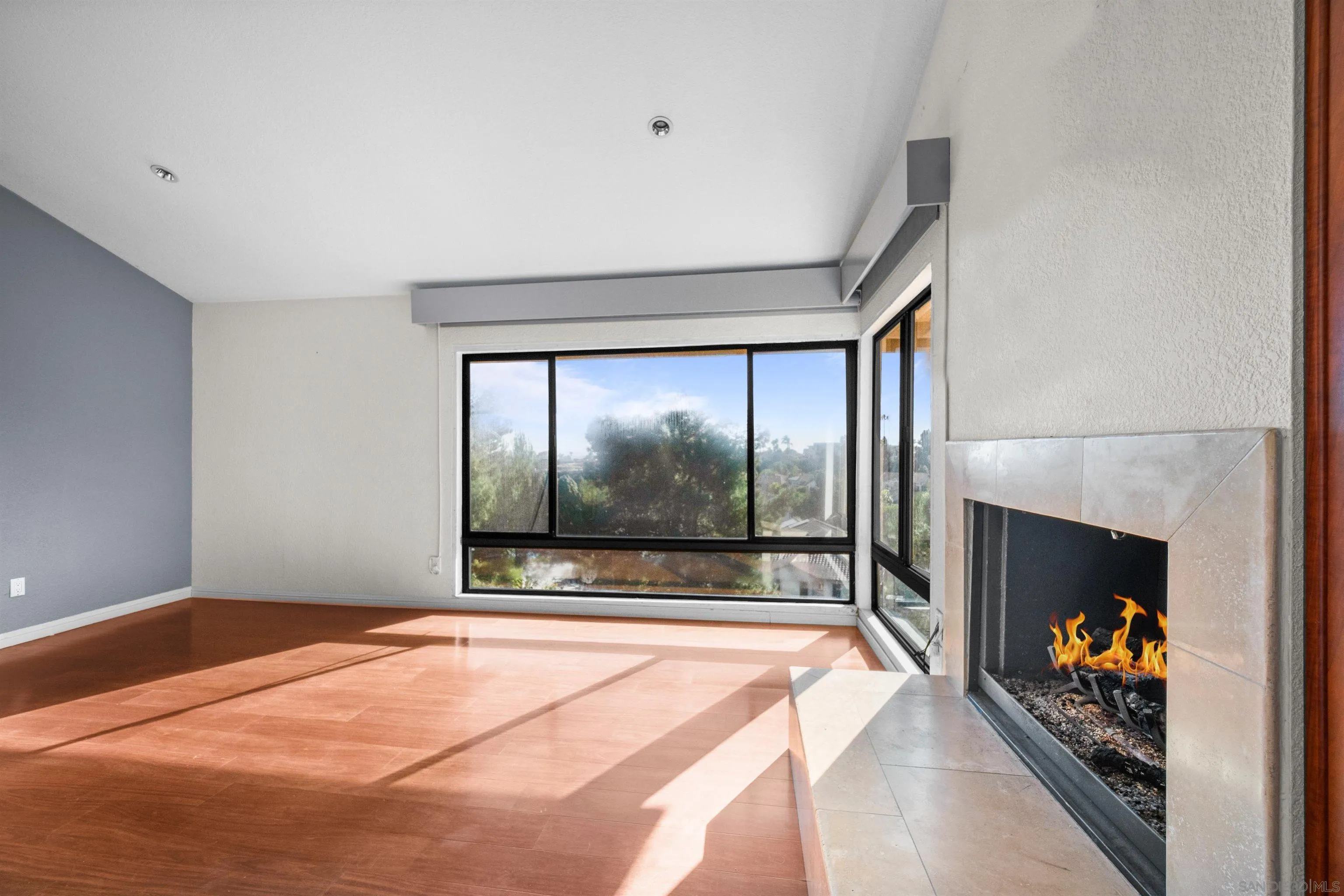 La Jolla, California 92037, United States, 4 Bedrooms Bedrooms, ,4 BathroomsBathrooms,Residential,Pending,16459