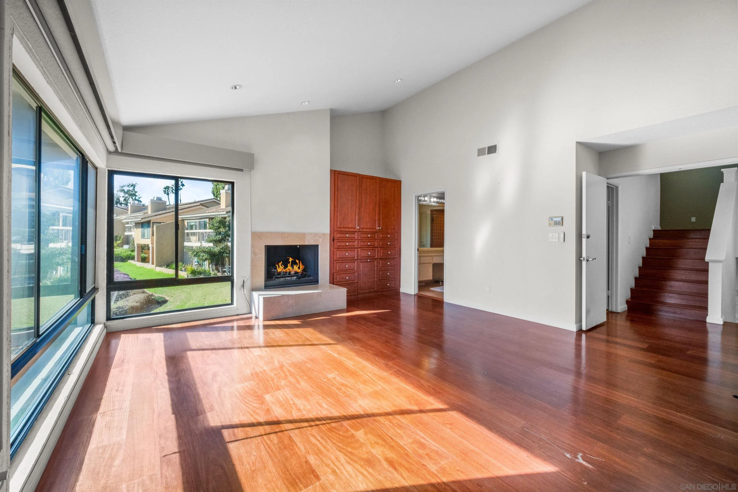 La Jolla, California 92037, United States, 4 Bedrooms Bedrooms, ,4 BathroomsBathrooms,Residential,Pending,16459