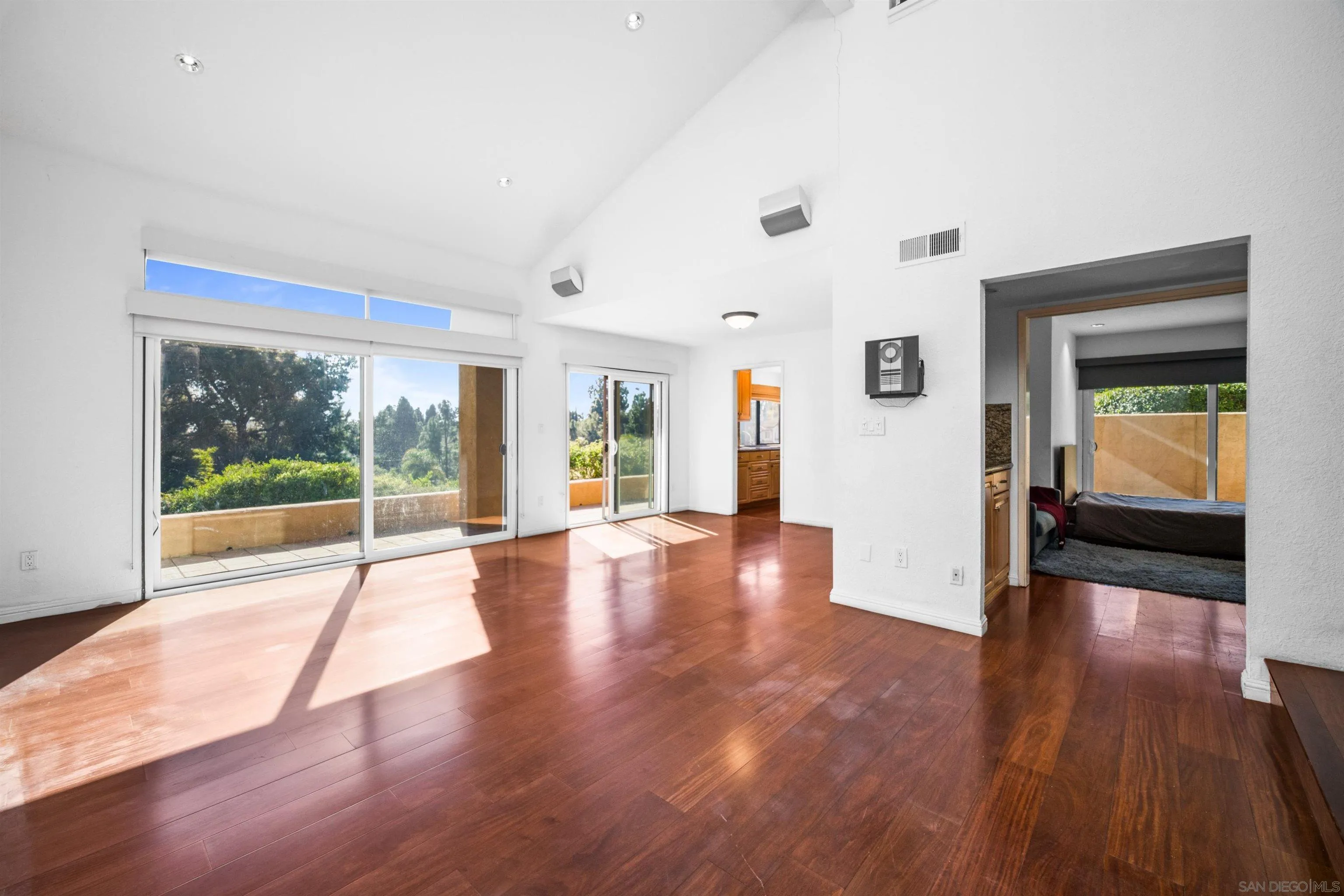 La Jolla, California 92037, United States, 4 Bedrooms Bedrooms, ,4 BathroomsBathrooms,Residential,Pending,16459