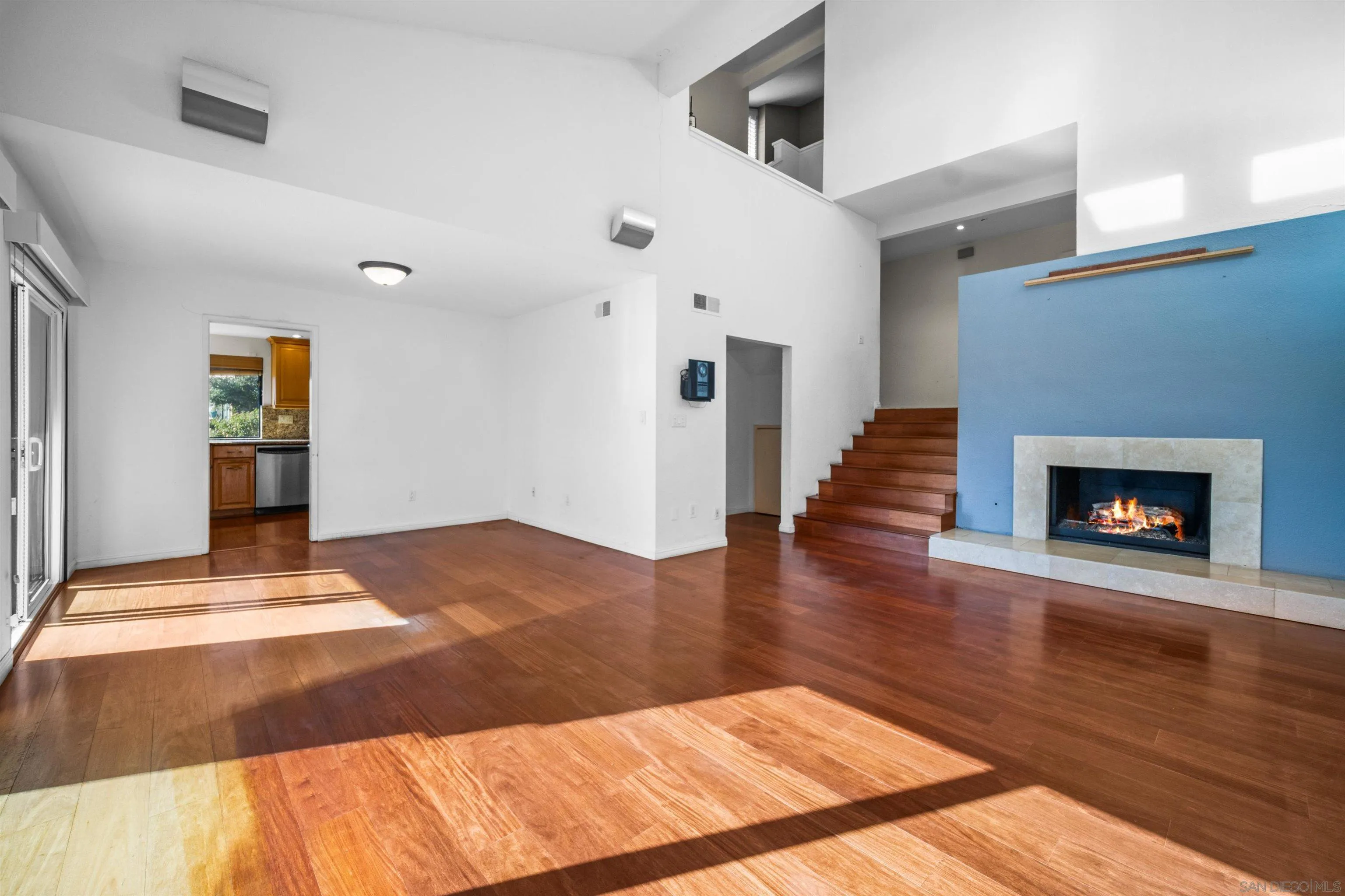 La Jolla, California 92037, United States, 4 Bedrooms Bedrooms, ,4 BathroomsBathrooms,Residential,Pending,16459