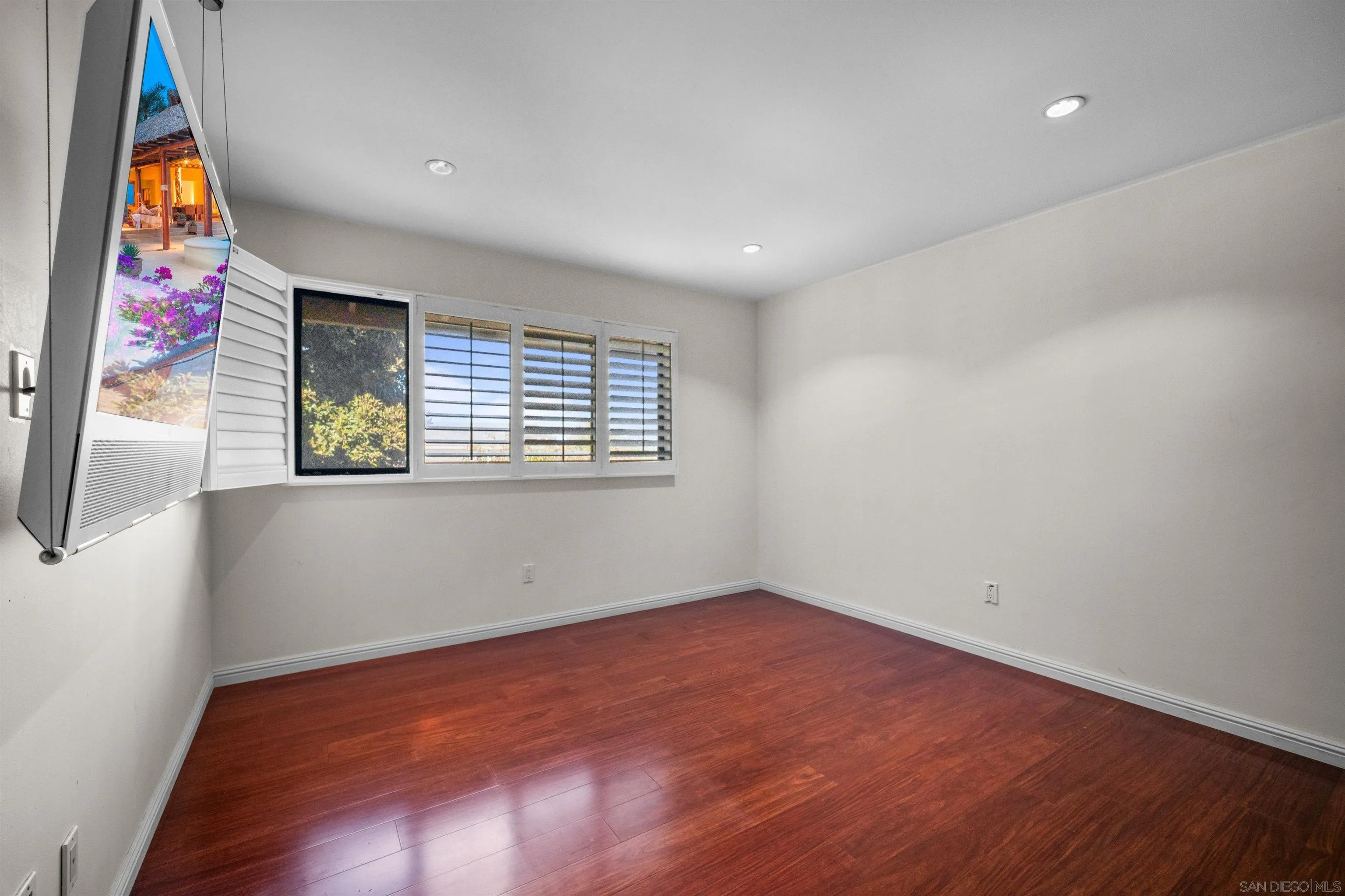 La Jolla, California 92037, United States, 4 Bedrooms Bedrooms, ,4 BathroomsBathrooms,Residential,Pending,16459