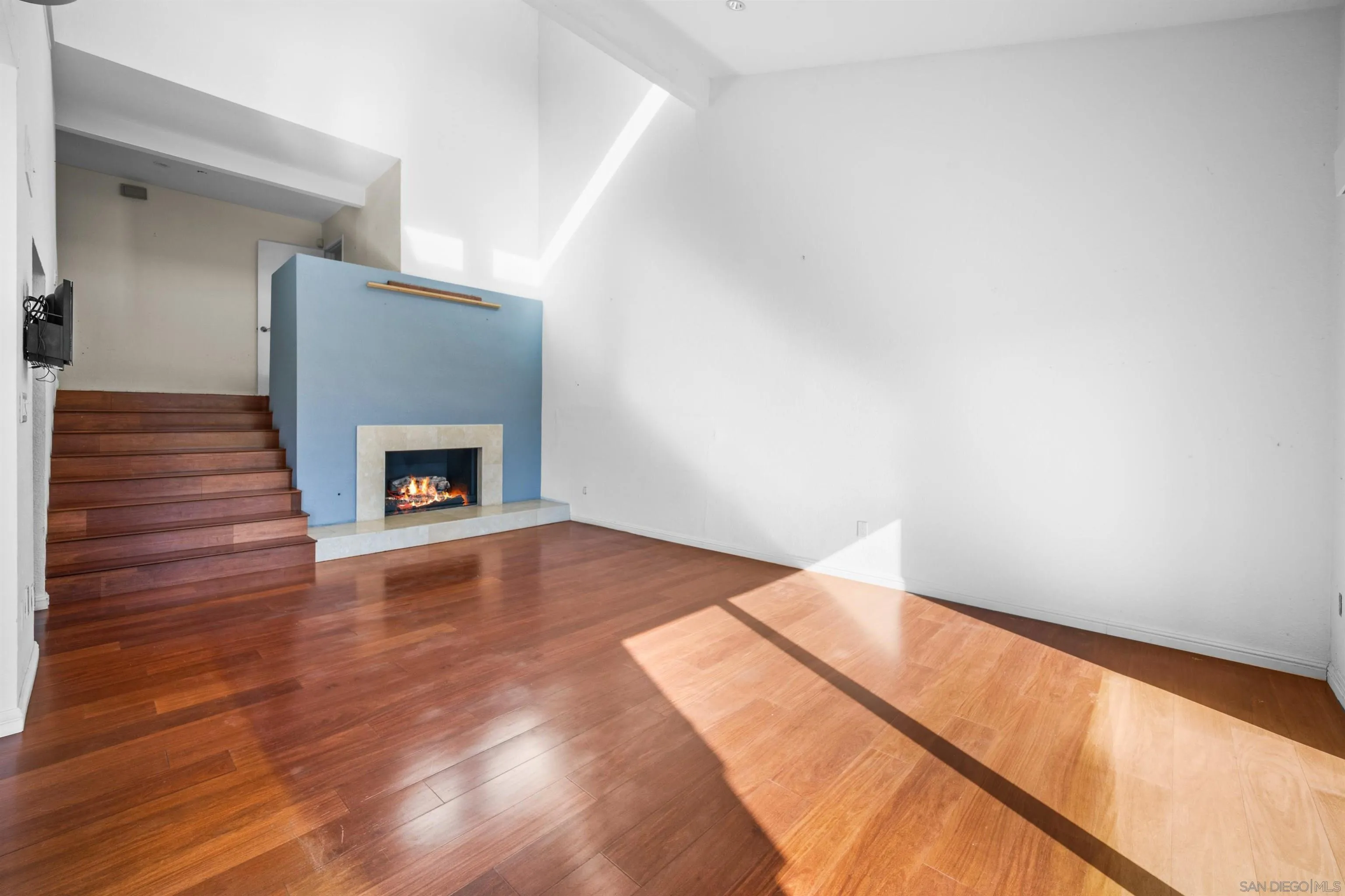 La Jolla, California 92037, United States, 4 Bedrooms Bedrooms, ,4 BathroomsBathrooms,Residential,Pending,16459