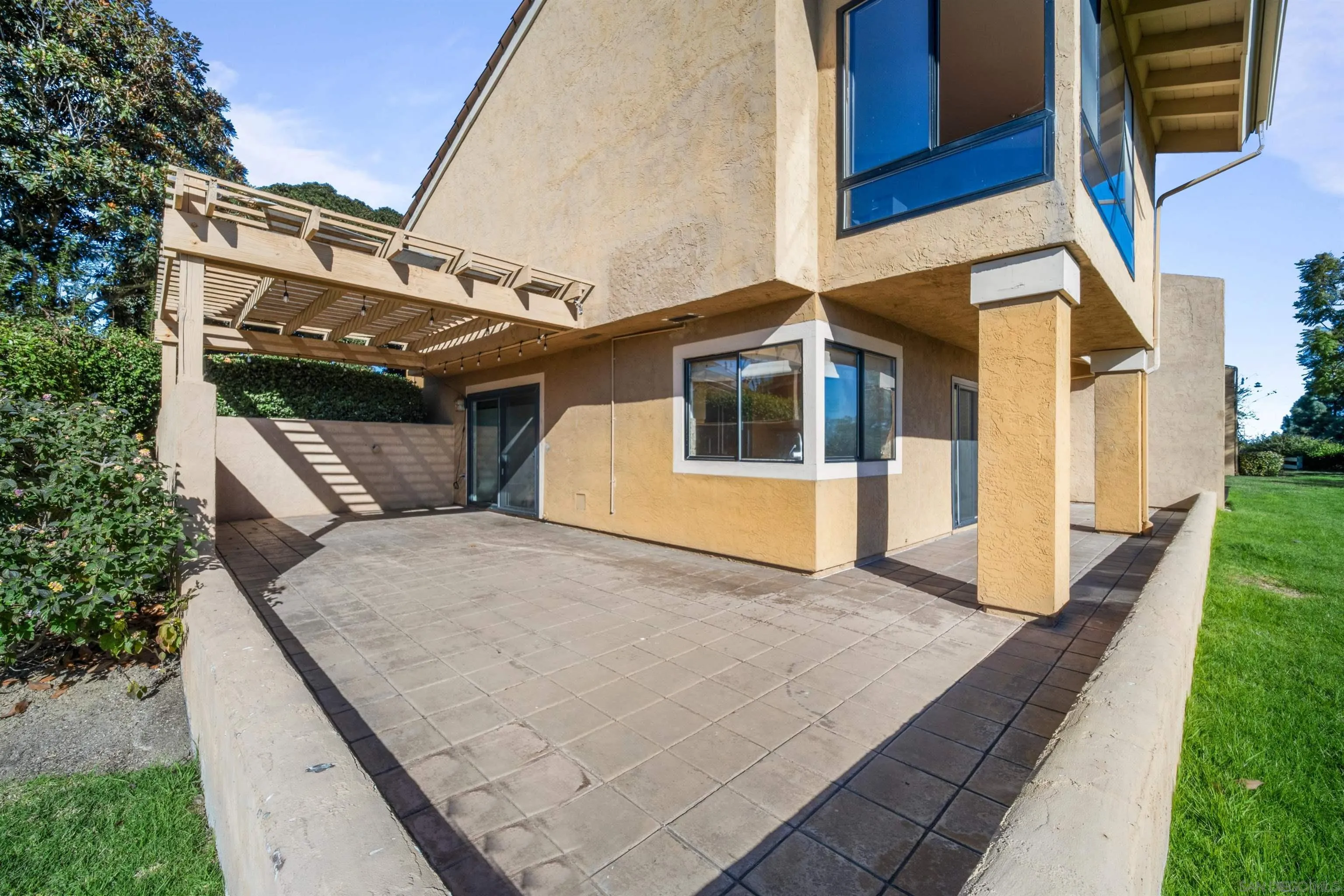 La Jolla, California 92037, United States, 4 Bedrooms Bedrooms, ,4 BathroomsBathrooms,Residential,Pending,16459