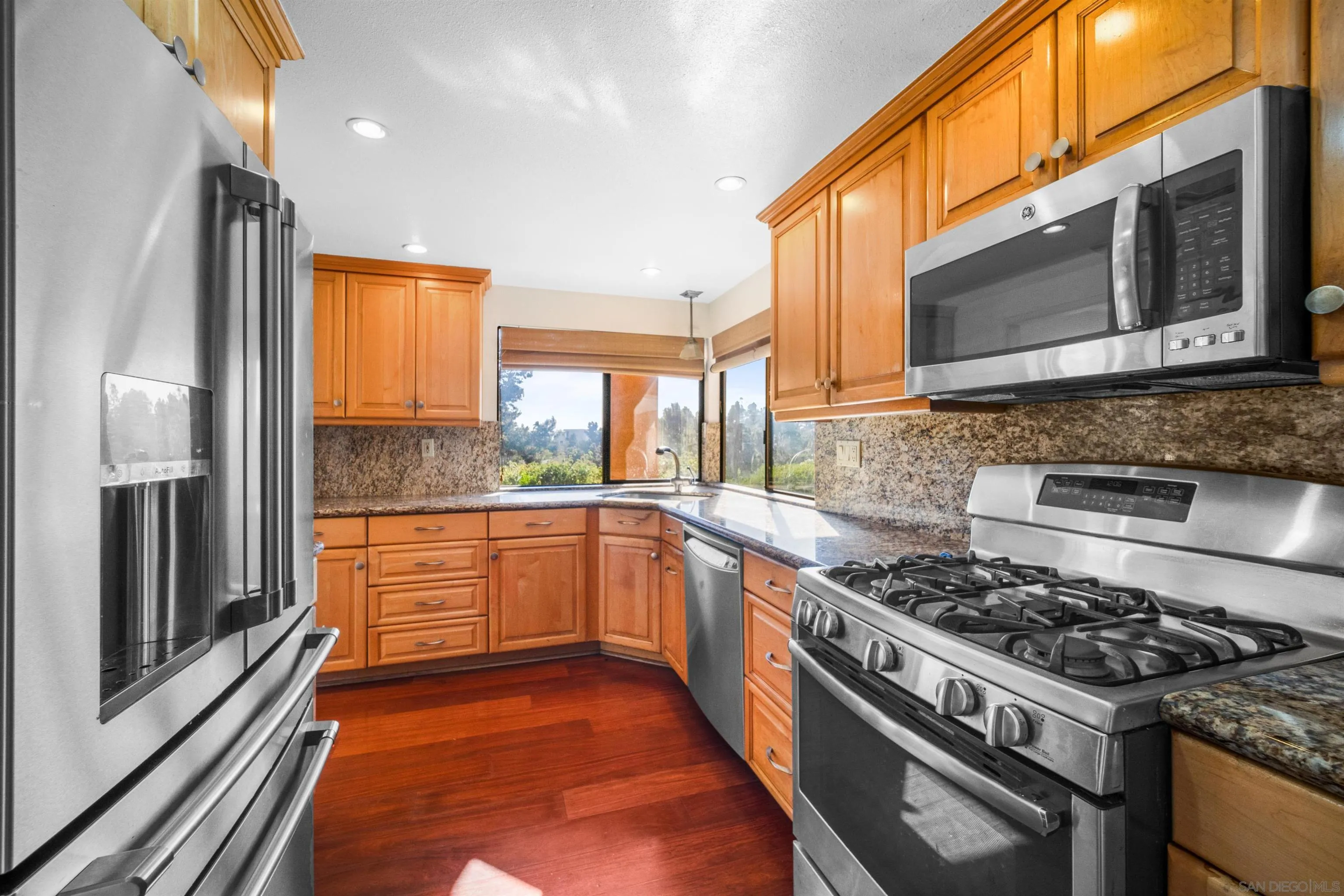 La Jolla, California 92037, United States, 4 Bedrooms Bedrooms, ,4 BathroomsBathrooms,Residential,Pending,16459