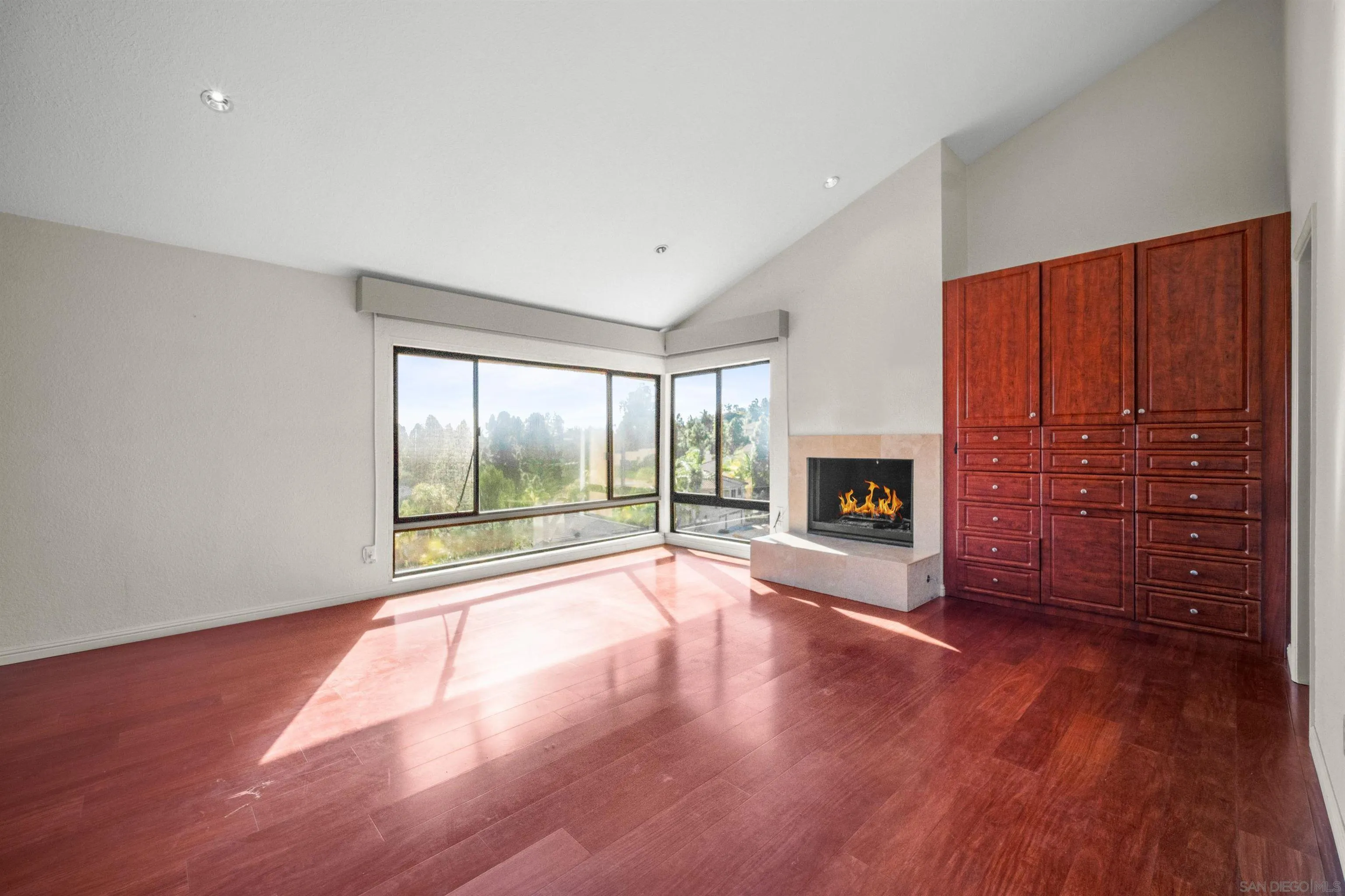 La Jolla, California 92037, United States, 4 Bedrooms Bedrooms, ,4 BathroomsBathrooms,Residential,Pending,16459