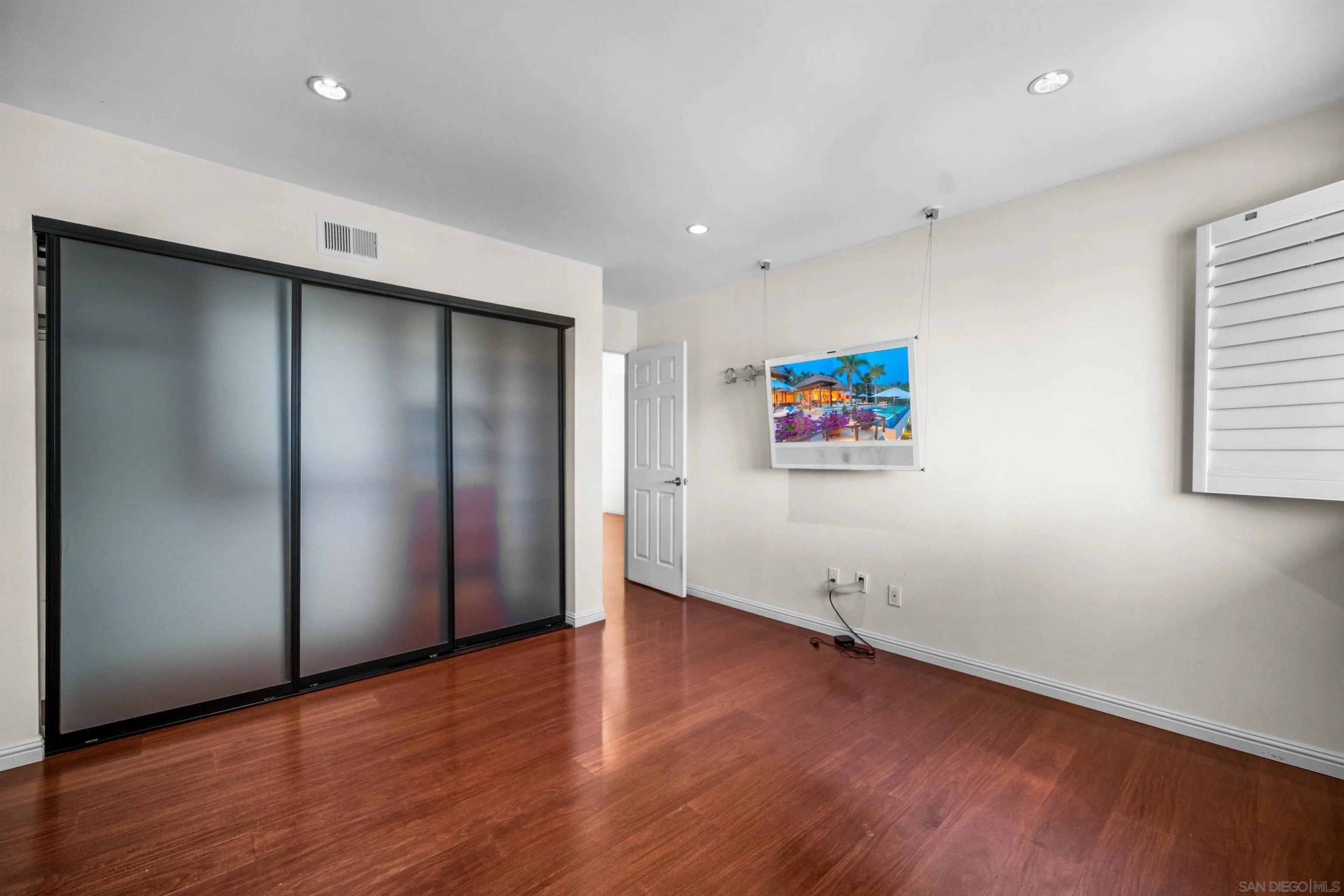 La Jolla, California 92037, United States, 4 Bedrooms Bedrooms, ,4 BathroomsBathrooms,Residential,Pending,16459