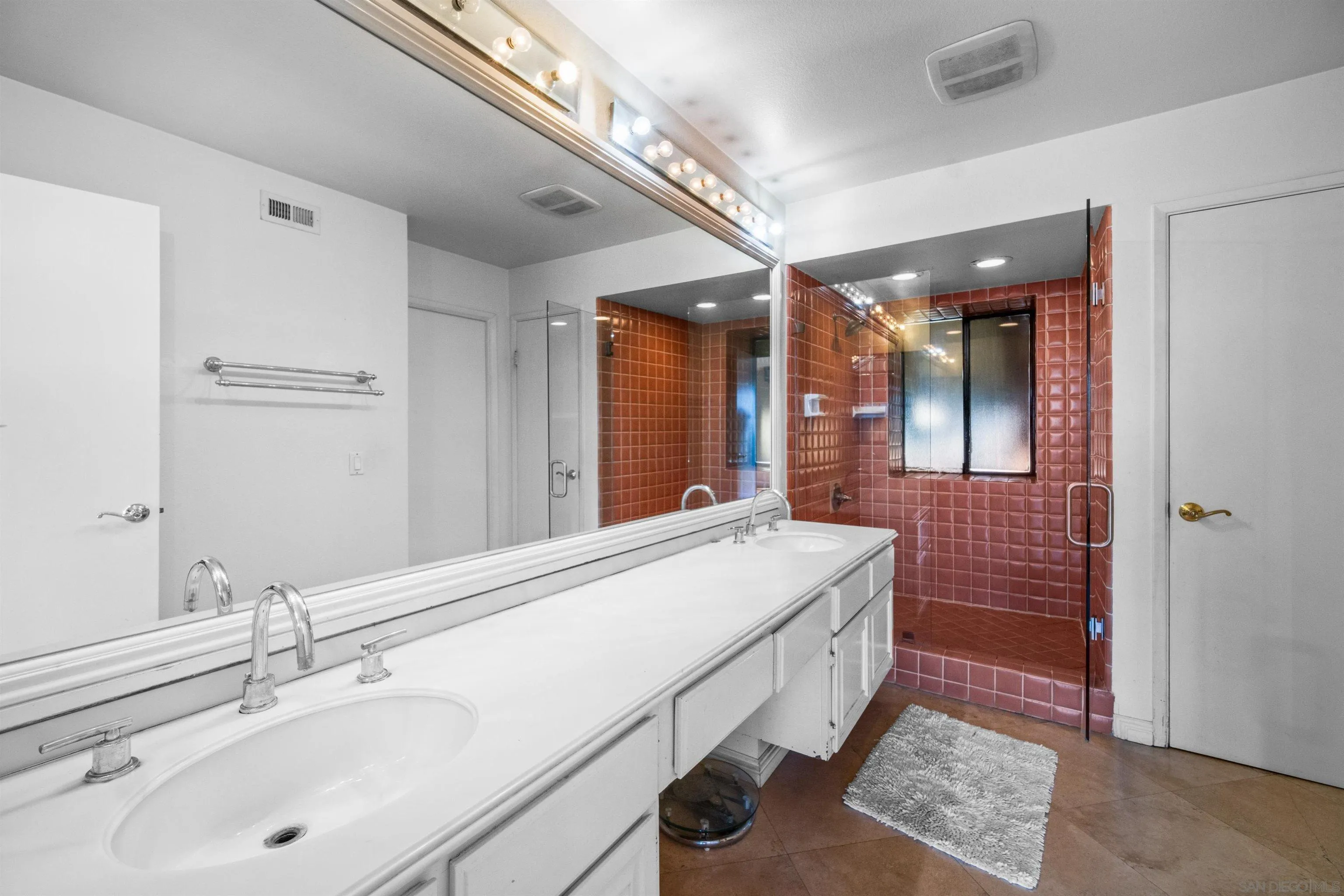 La Jolla, California 92037, United States, 4 Bedrooms Bedrooms, ,4 BathroomsBathrooms,Residential,Pending,16459