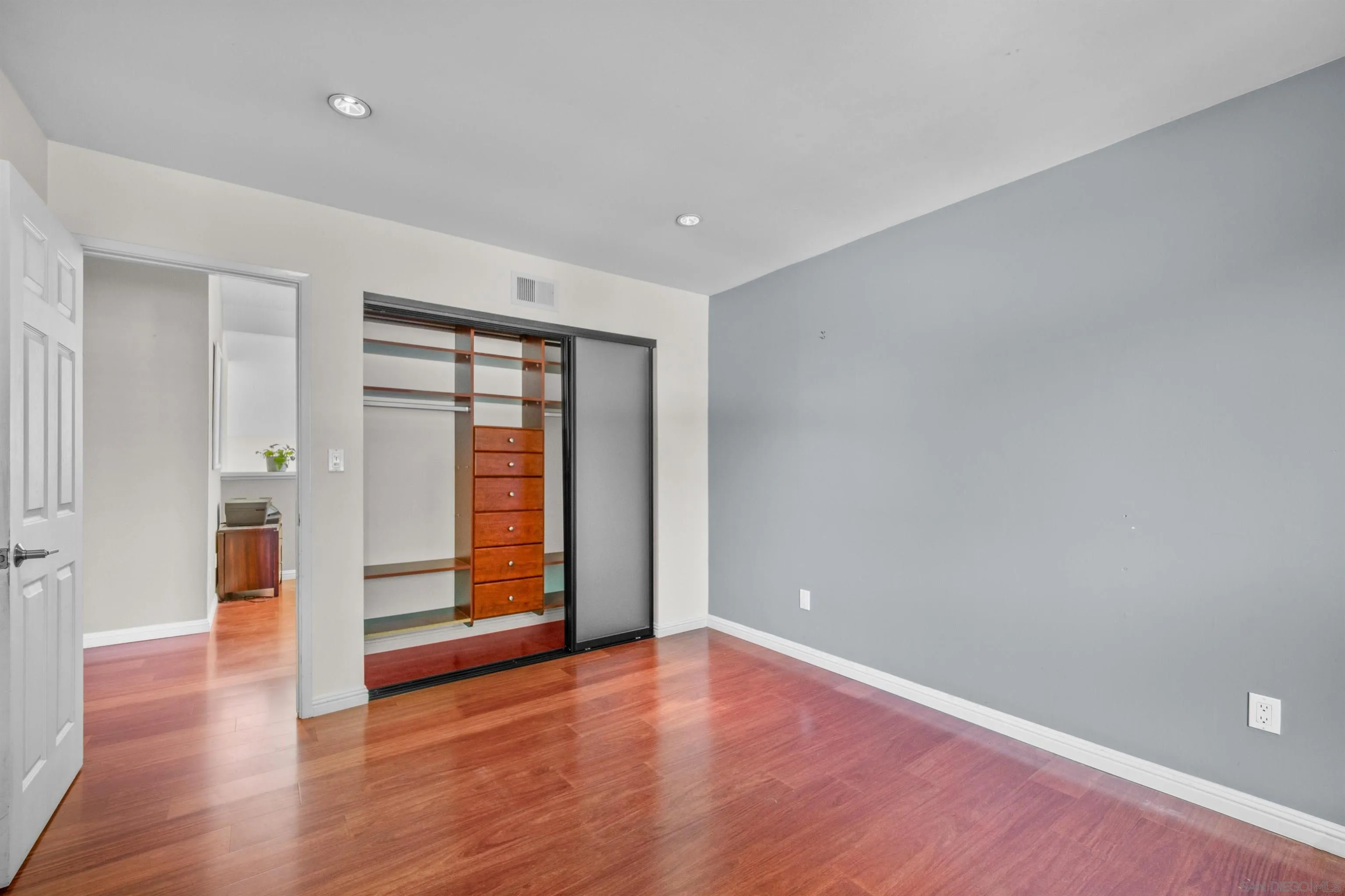 La Jolla, California 92037, United States, 4 Bedrooms Bedrooms, ,4 BathroomsBathrooms,Residential,Pending,16459