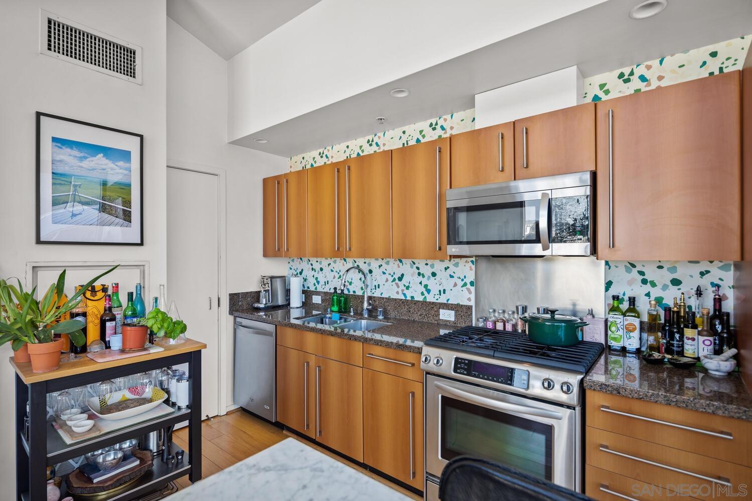 350 11th Ave 1130