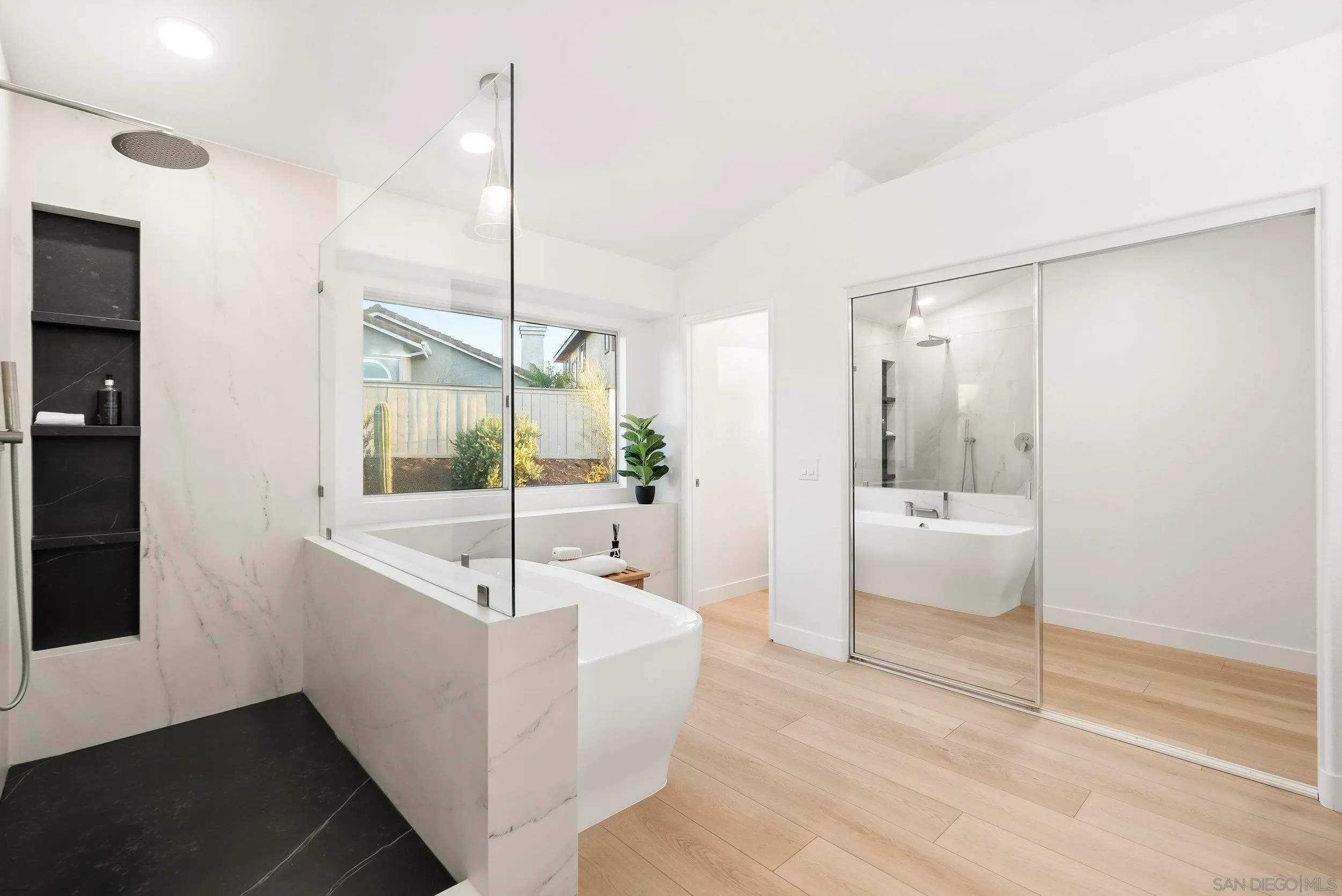 Escondido, California 92026, United States, 4 Bedrooms Bedrooms, ,3 BathroomsBathrooms,Residential,Active,107170