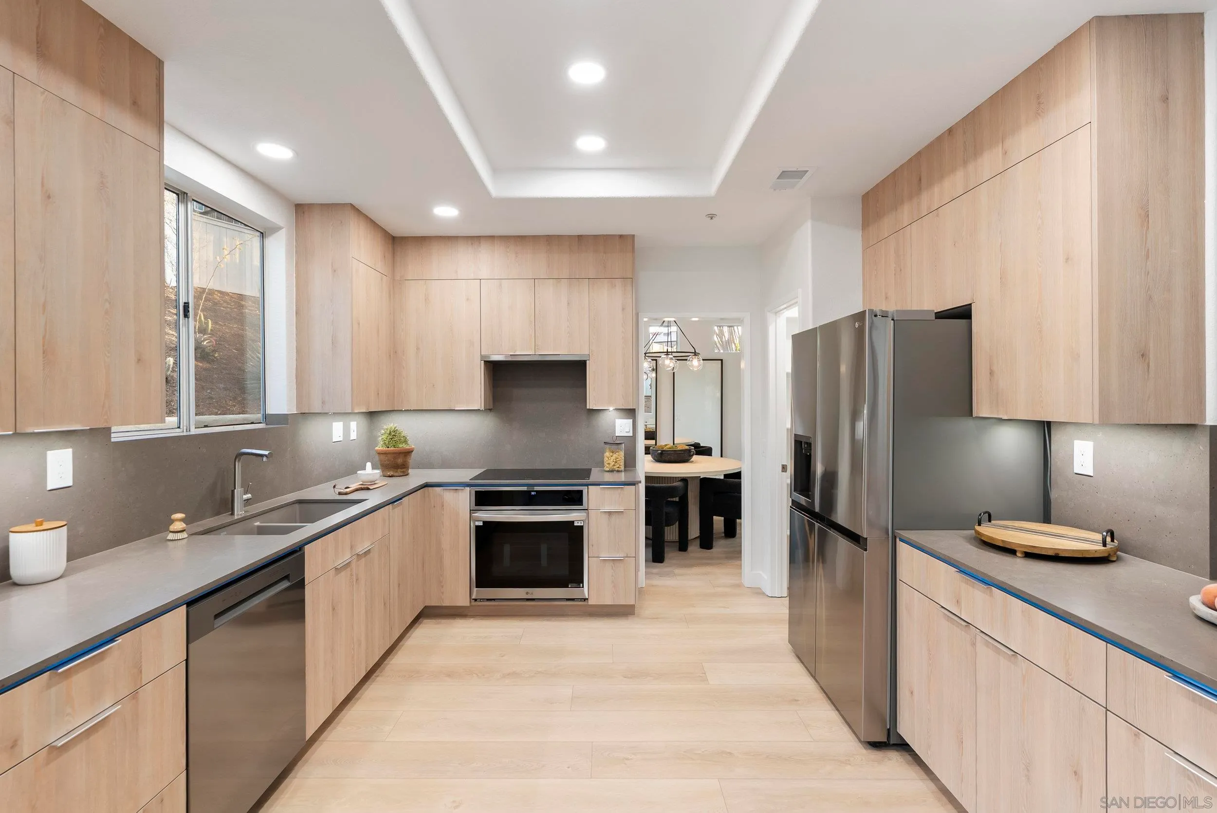 Escondido, California 92026, United States, 4 Bedrooms Bedrooms, ,3 BathroomsBathrooms,Residential,Active,107170