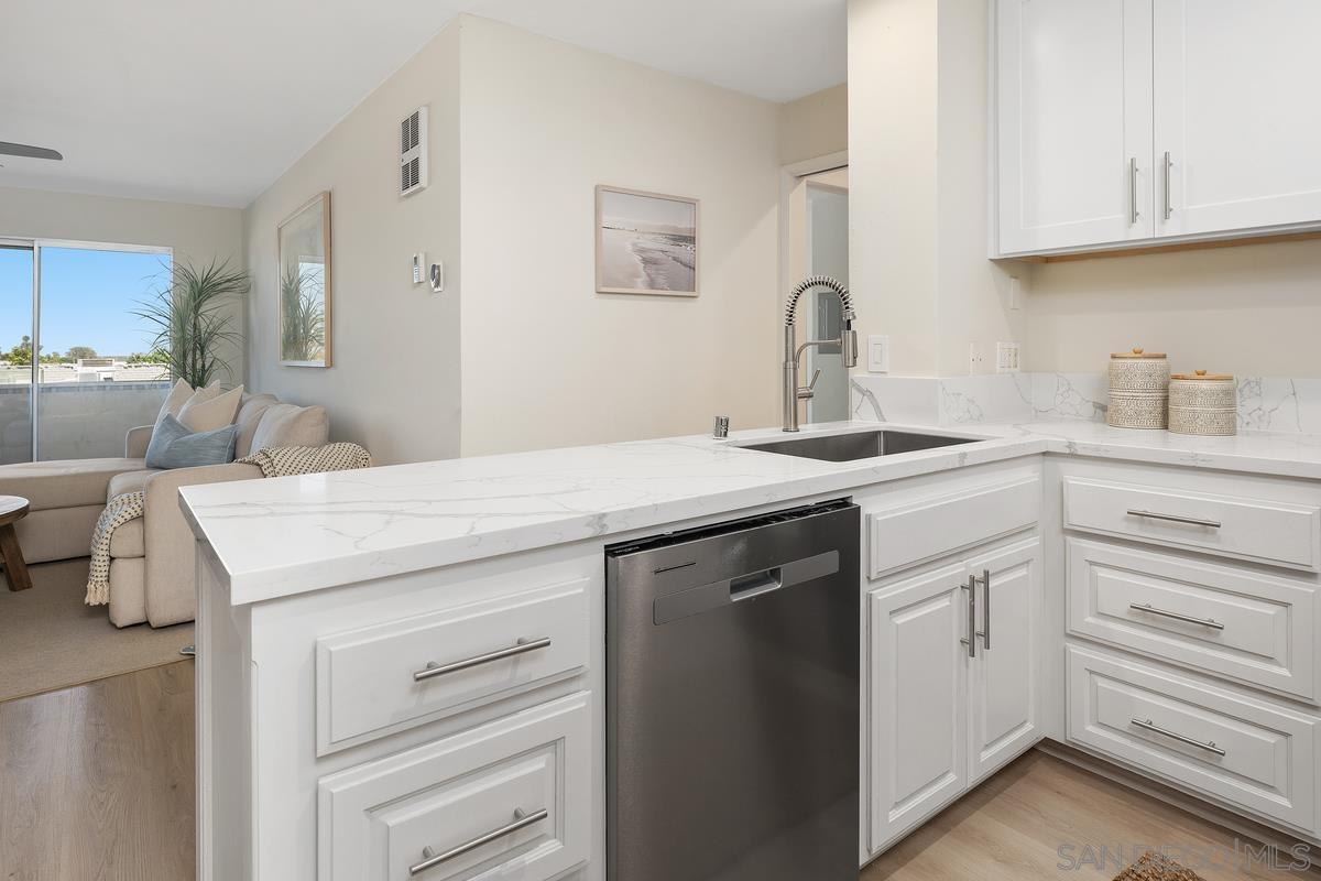 1855 Diamond St 5-221