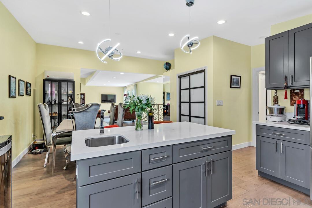 1003 Hayes Ave