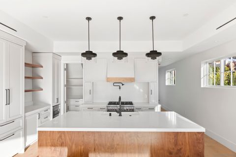 7214  Fay Ave LA JOLLA CA 92037