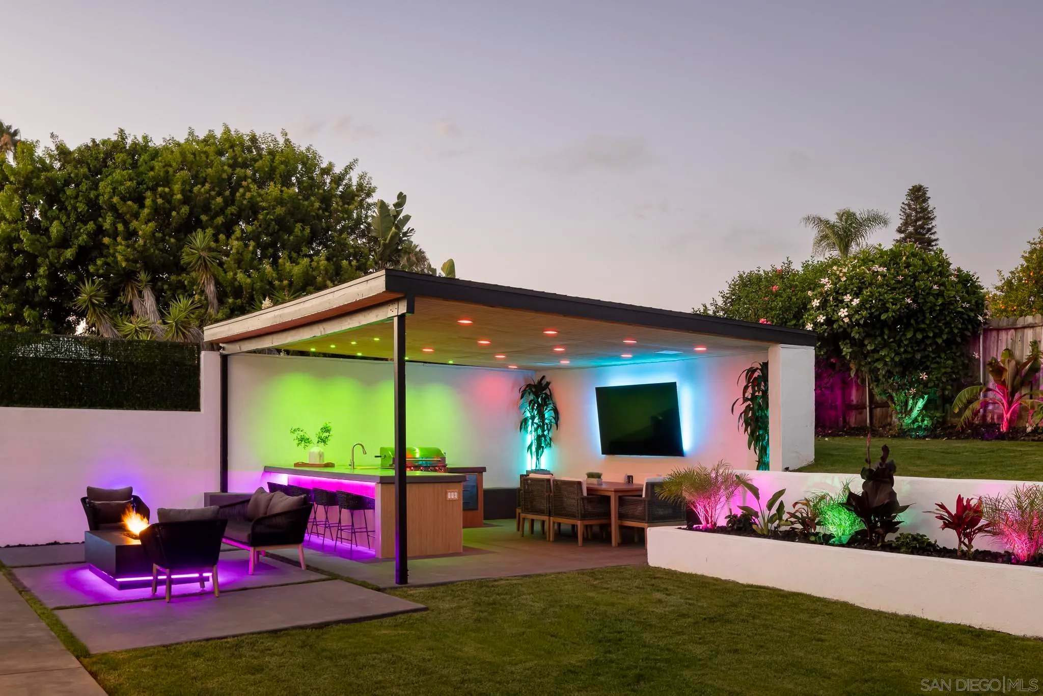 San Diego, California 92110, United States, 3 Bedrooms Bedrooms, ,2 BathroomsBathrooms,Residential,Pending,23003