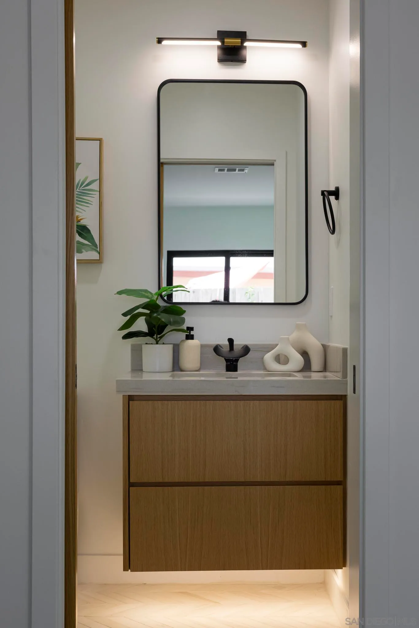 San Diego, California 92110, United States, 3 Bedrooms Bedrooms, ,2 BathroomsBathrooms,Residential,Pending,23003