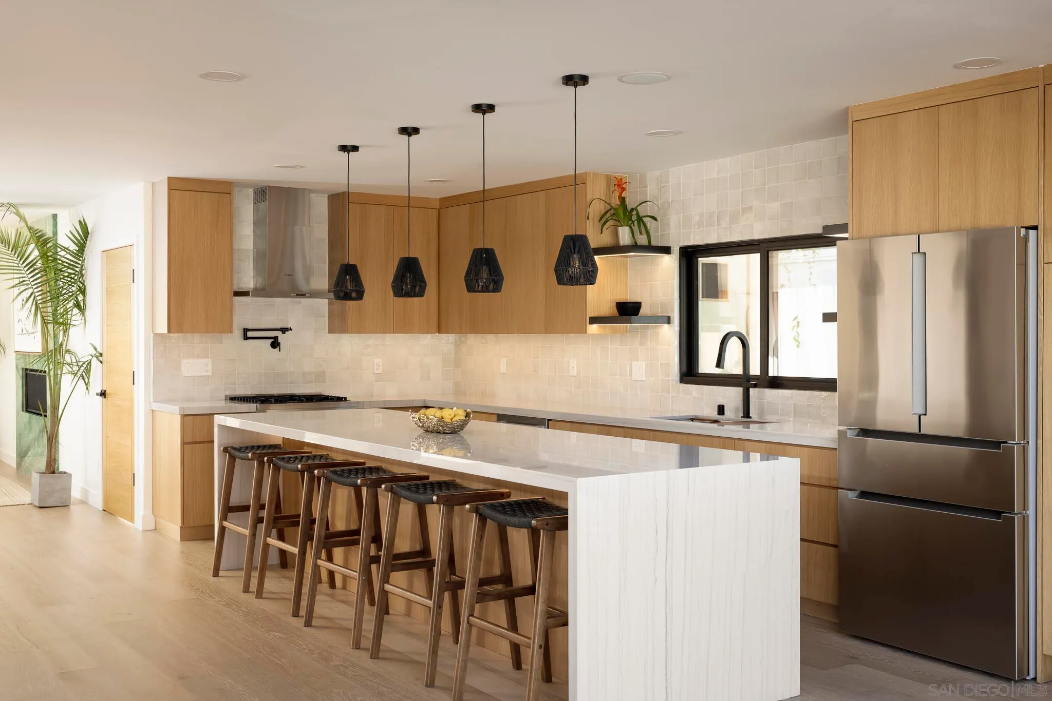 San Diego, California 92110, United States, 3 Bedrooms Bedrooms, ,2 BathroomsBathrooms,Residential,Pending,23003