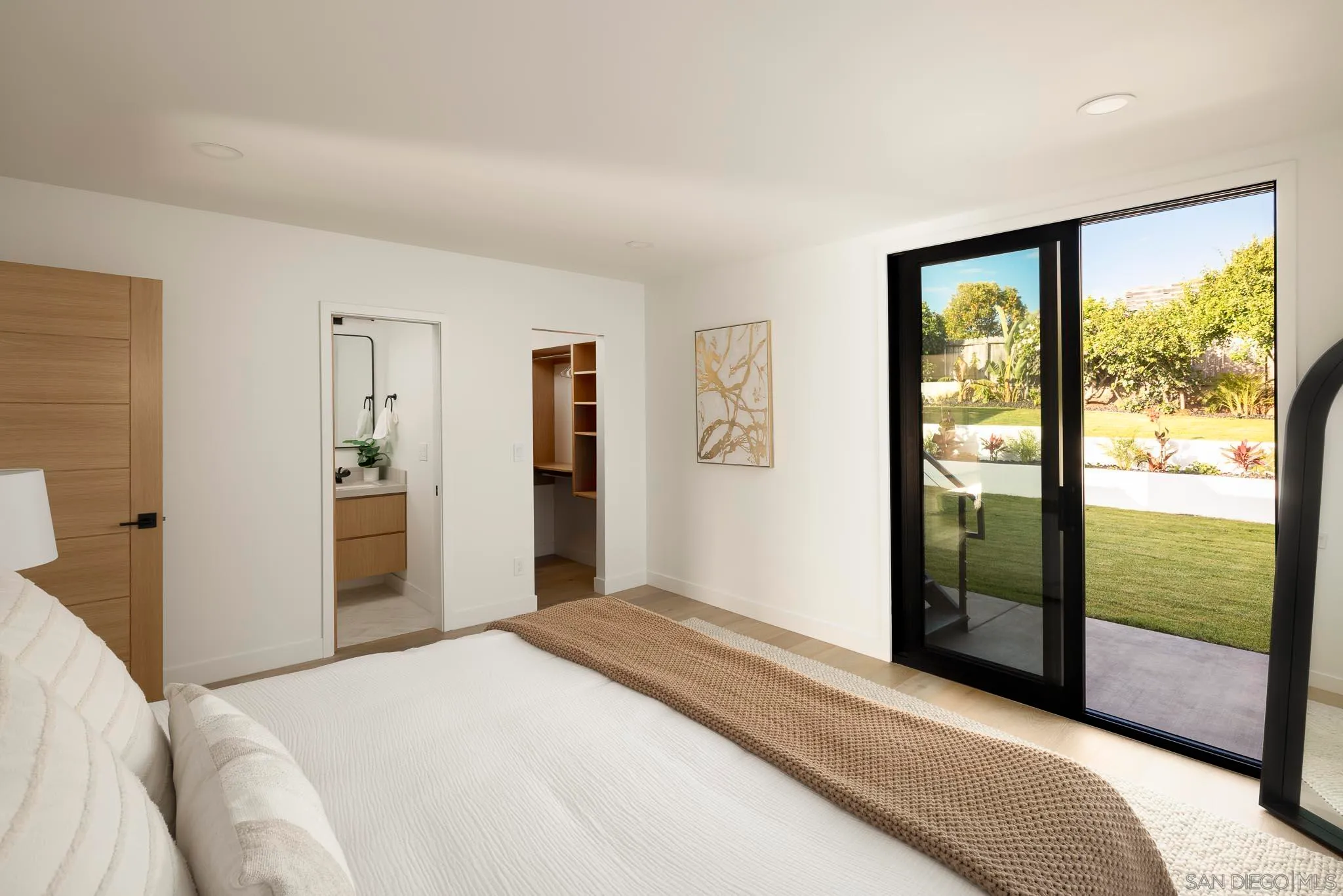 San Diego, California 92110, United States, 3 Bedrooms Bedrooms, ,2 BathroomsBathrooms,Residential,Pending,23003