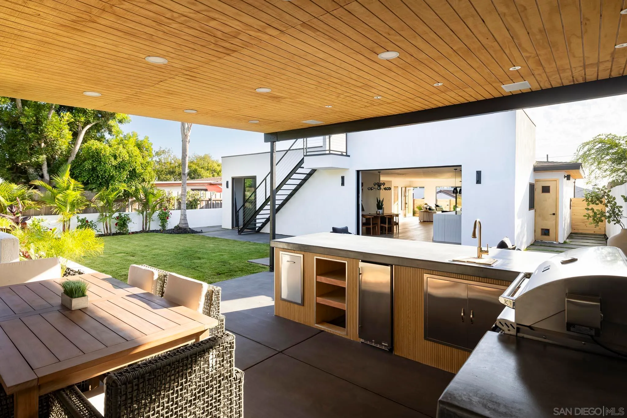 San Diego, California 92110, United States, 3 Bedrooms Bedrooms, ,2 BathroomsBathrooms,Residential,Pending,23003