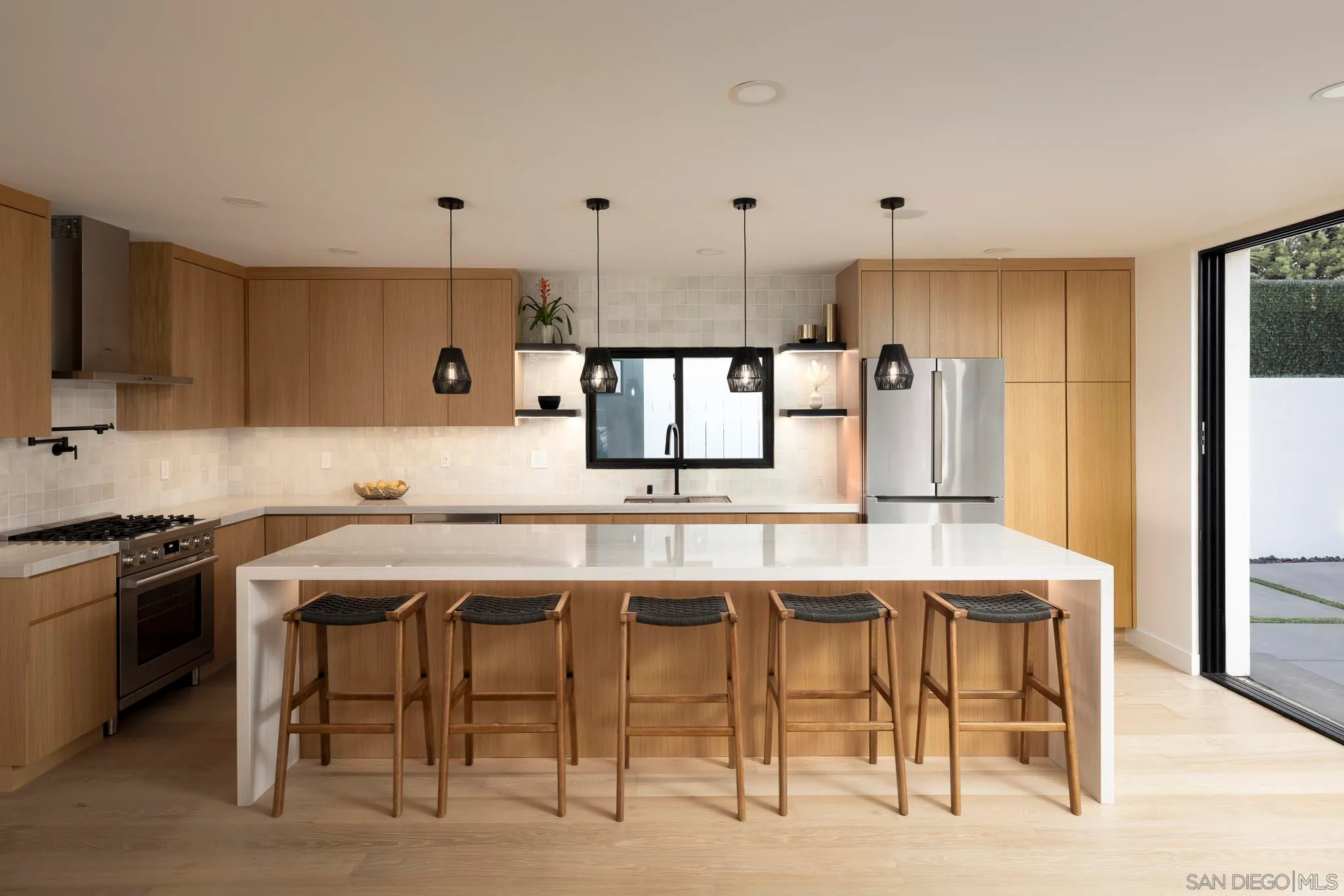 San Diego, California 92110, United States, 3 Bedrooms Bedrooms, ,2 BathroomsBathrooms,Residential,Pending,23003