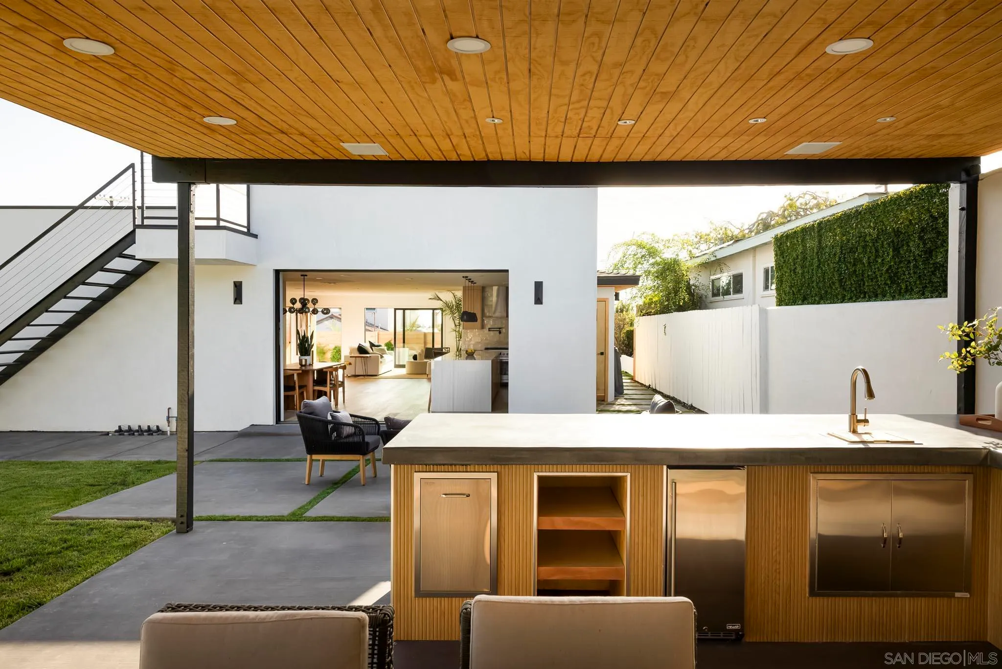 San Diego, California 92110, United States, 3 Bedrooms Bedrooms, ,2 BathroomsBathrooms,Residential,Pending,23003